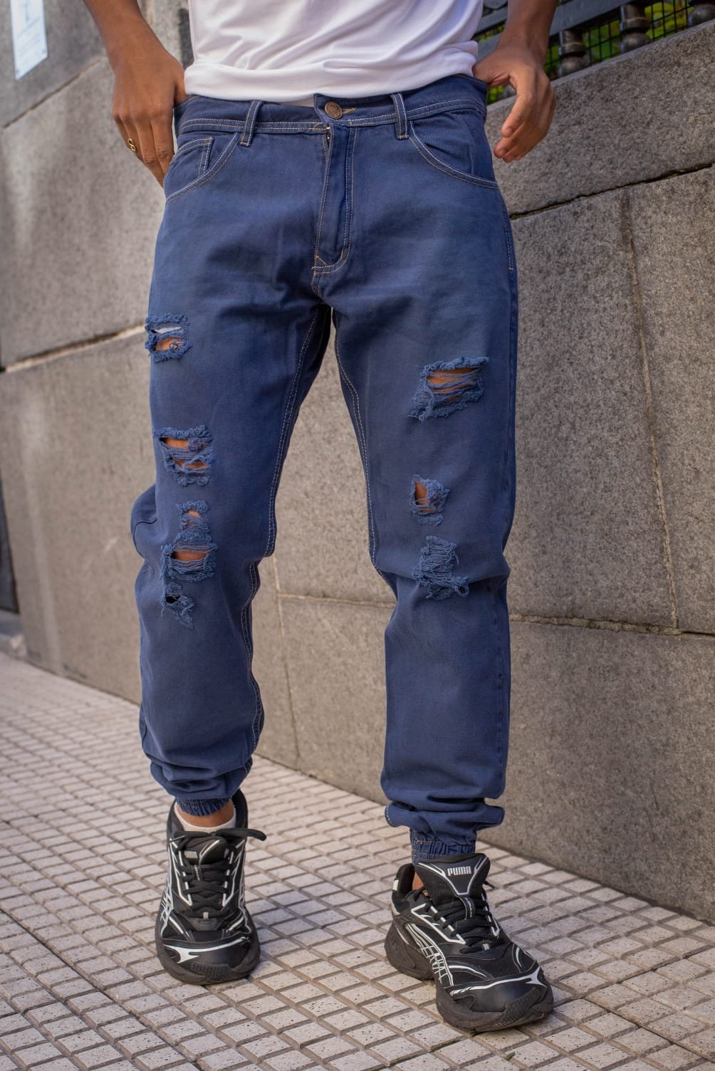 ANDROMEDA JOGGER MOM AZUL CON ROTURAS RIGIDO TALLES 38 AL 48 CRUZO