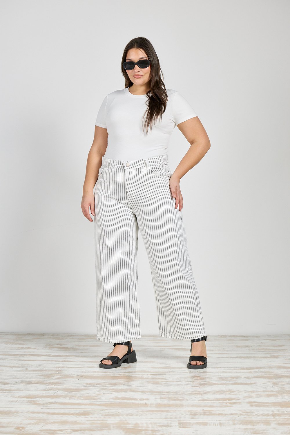 ART. 856 | WIDE LEG CROP BLANCO RAYADO RÍGIDO TALLES 46 AL 54 CENITHO