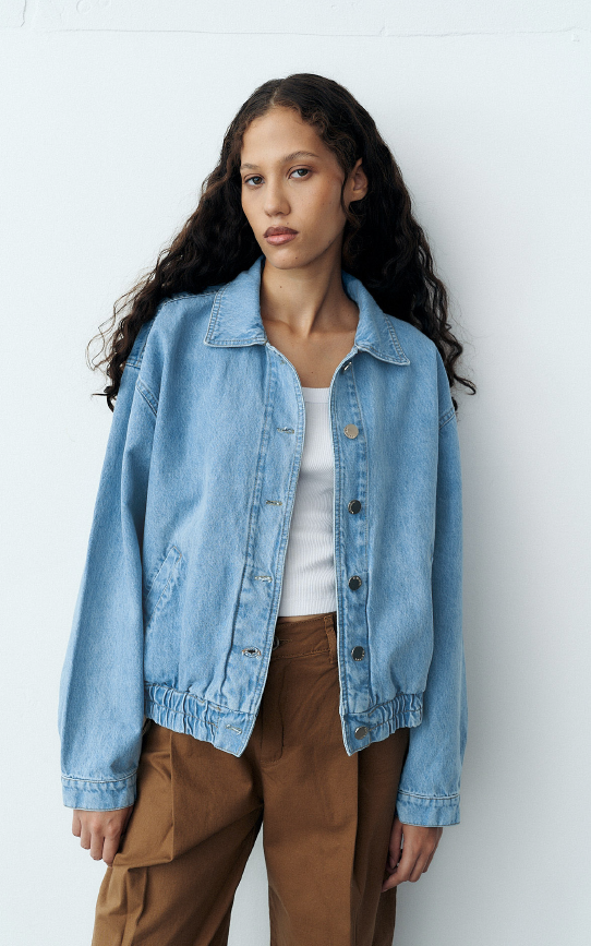 0047 Campera Bomber Celeste con Botones rígido. Talle Único M-L Inquieta