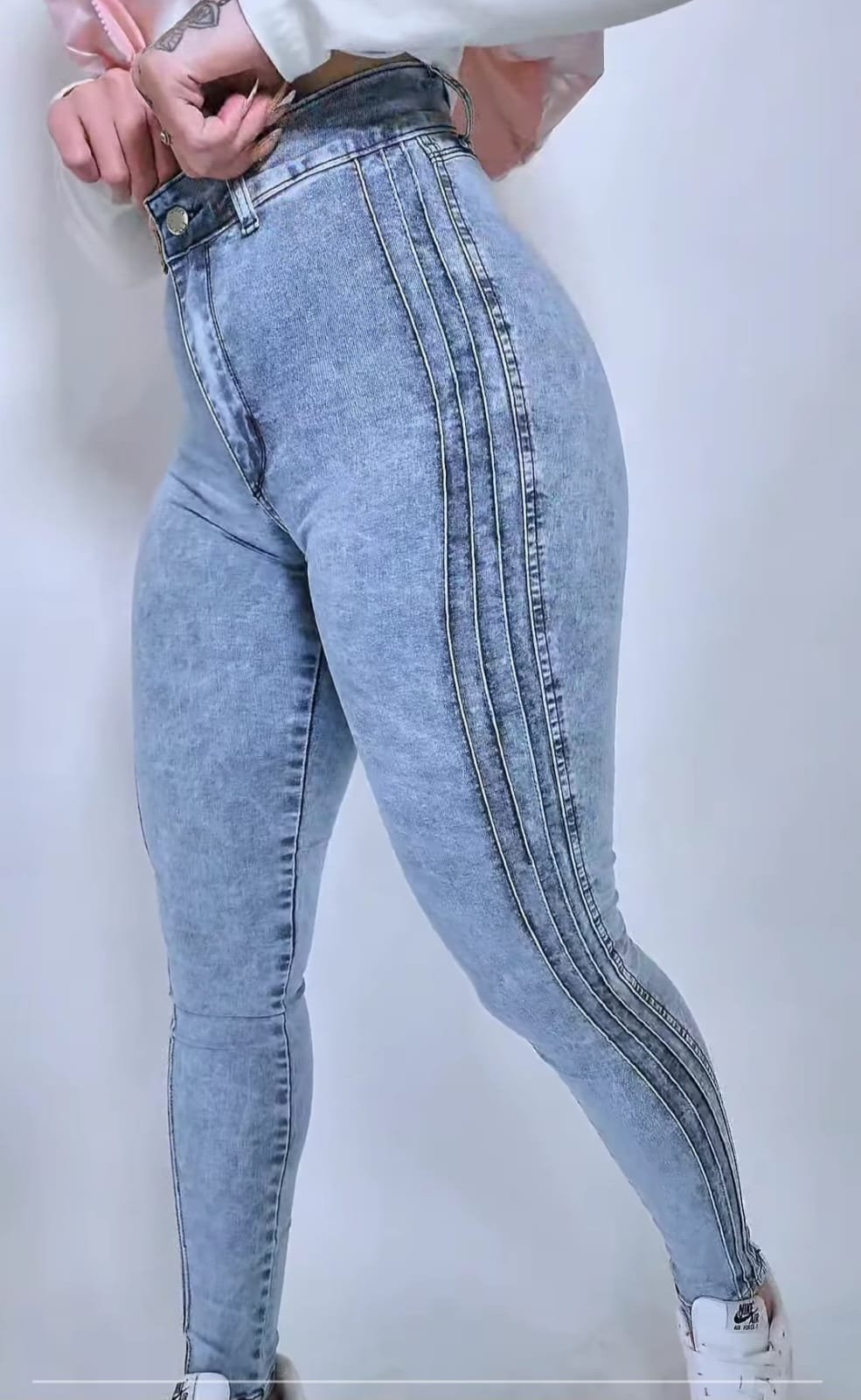 TRINITY SKINNY CELESTE CON LINEAS LATERALES ELASTIZADO TALLES 36-46 GOOCO