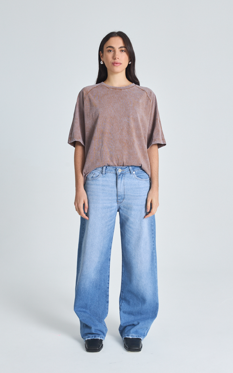1850 | Pantalón Baggy azul con bigotes rigidoTiro medio Talles 34 al 44 Inquieta
