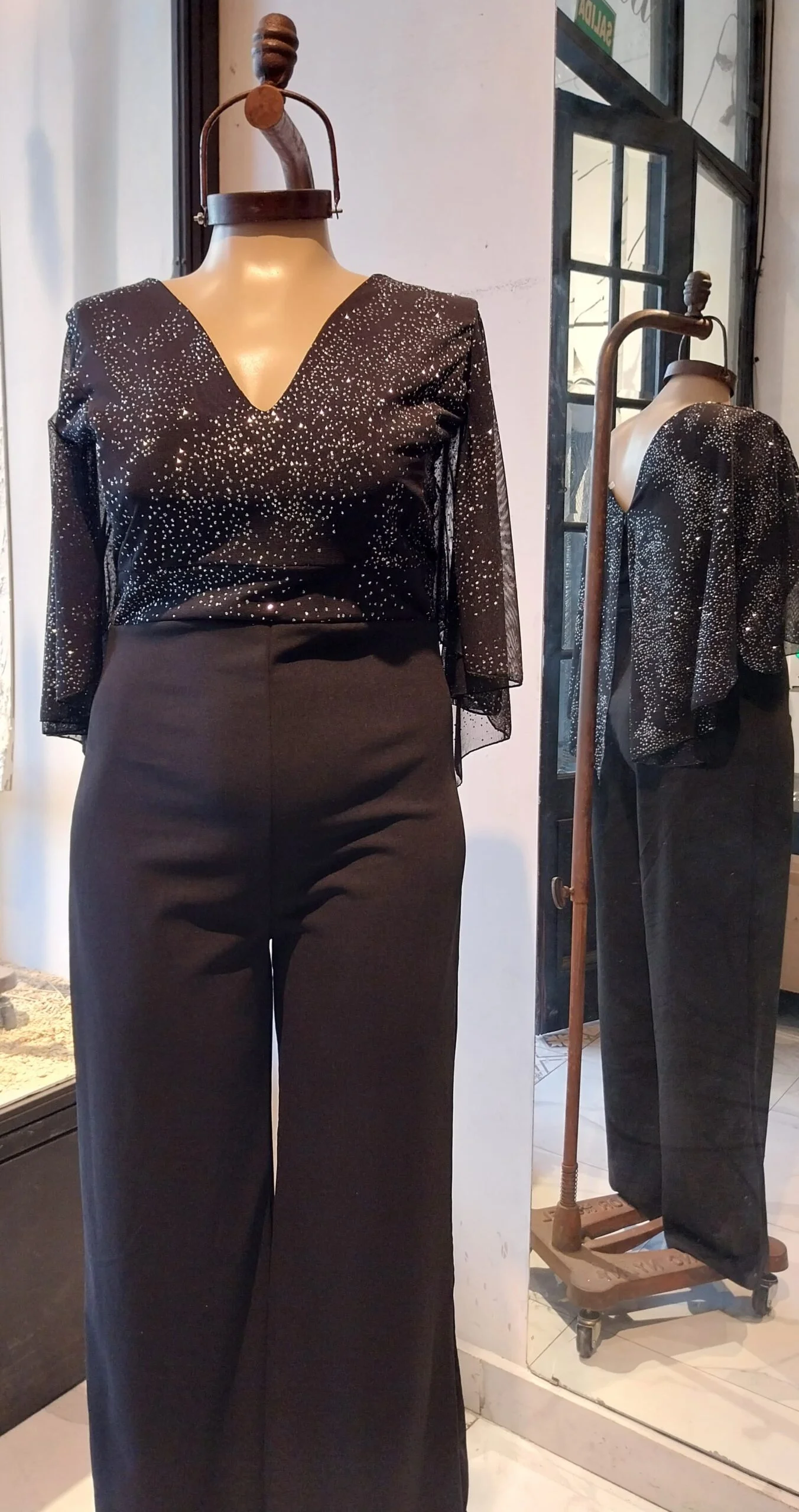 ROCIO MONO DE CREP Y TULL CON BRILLO ESCOTE V TALLES L AL XXL