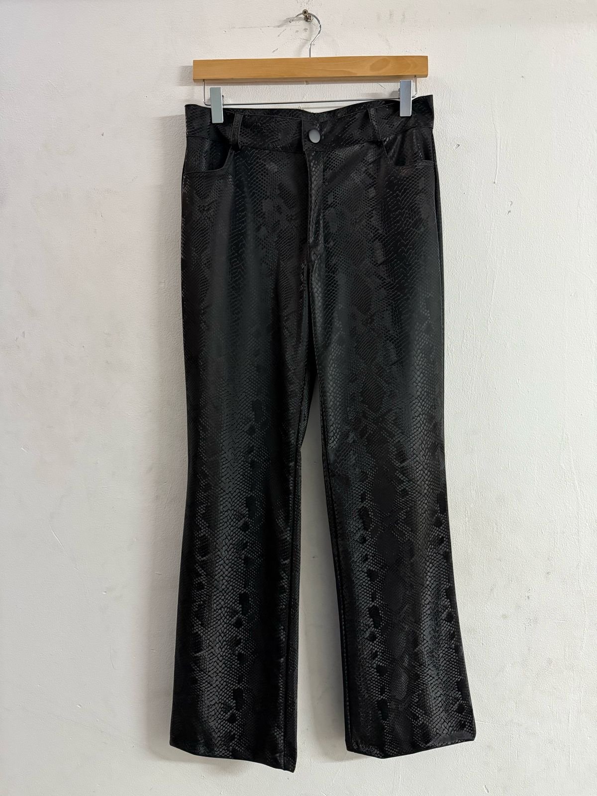 ESMERALDA PANTALON DE CUERINA REPTIL TALLES 36 AL 42