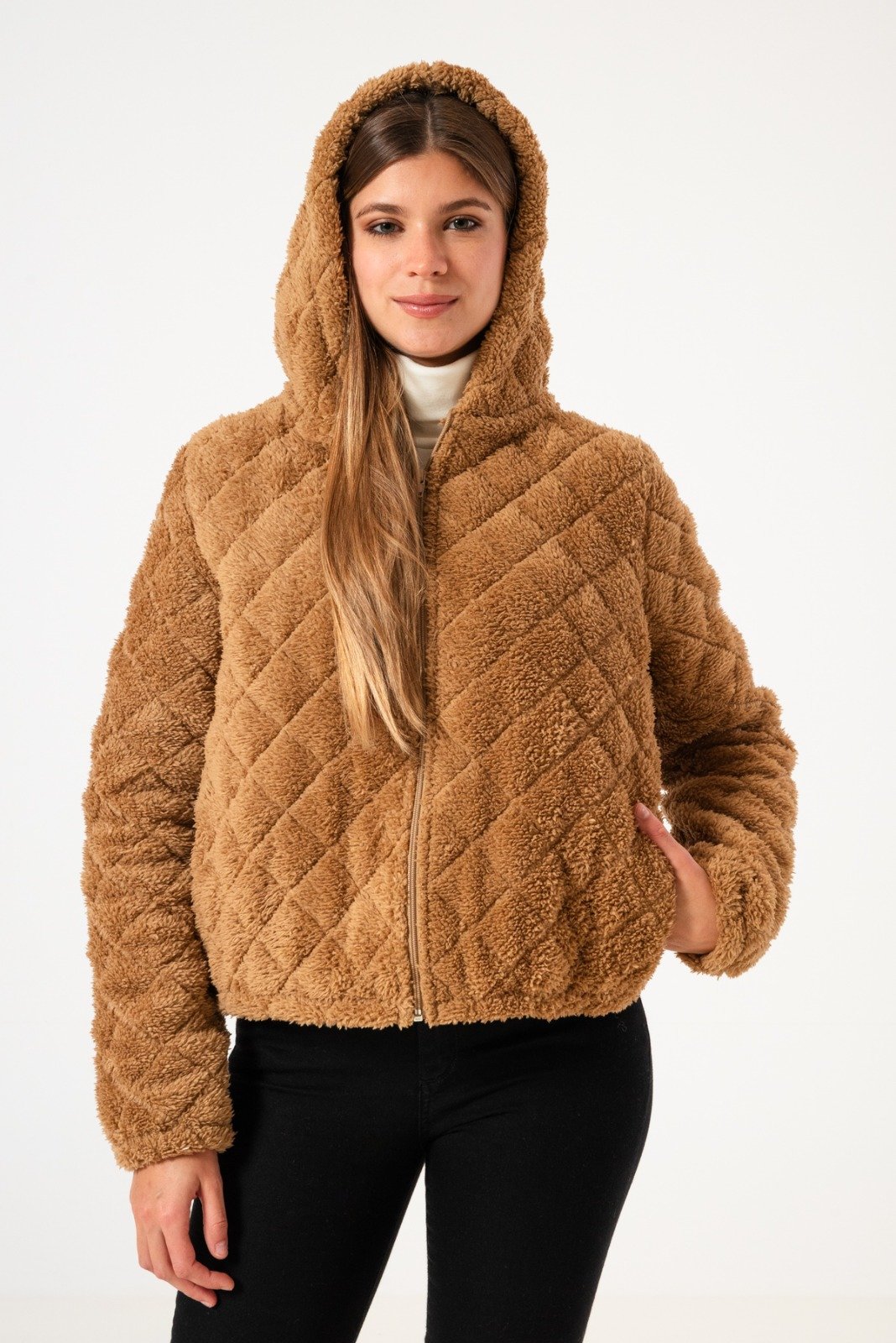 2717 CAMPERA DE CORDERITO MATELASSE CON CAPUCHA TALLES M AL XXL