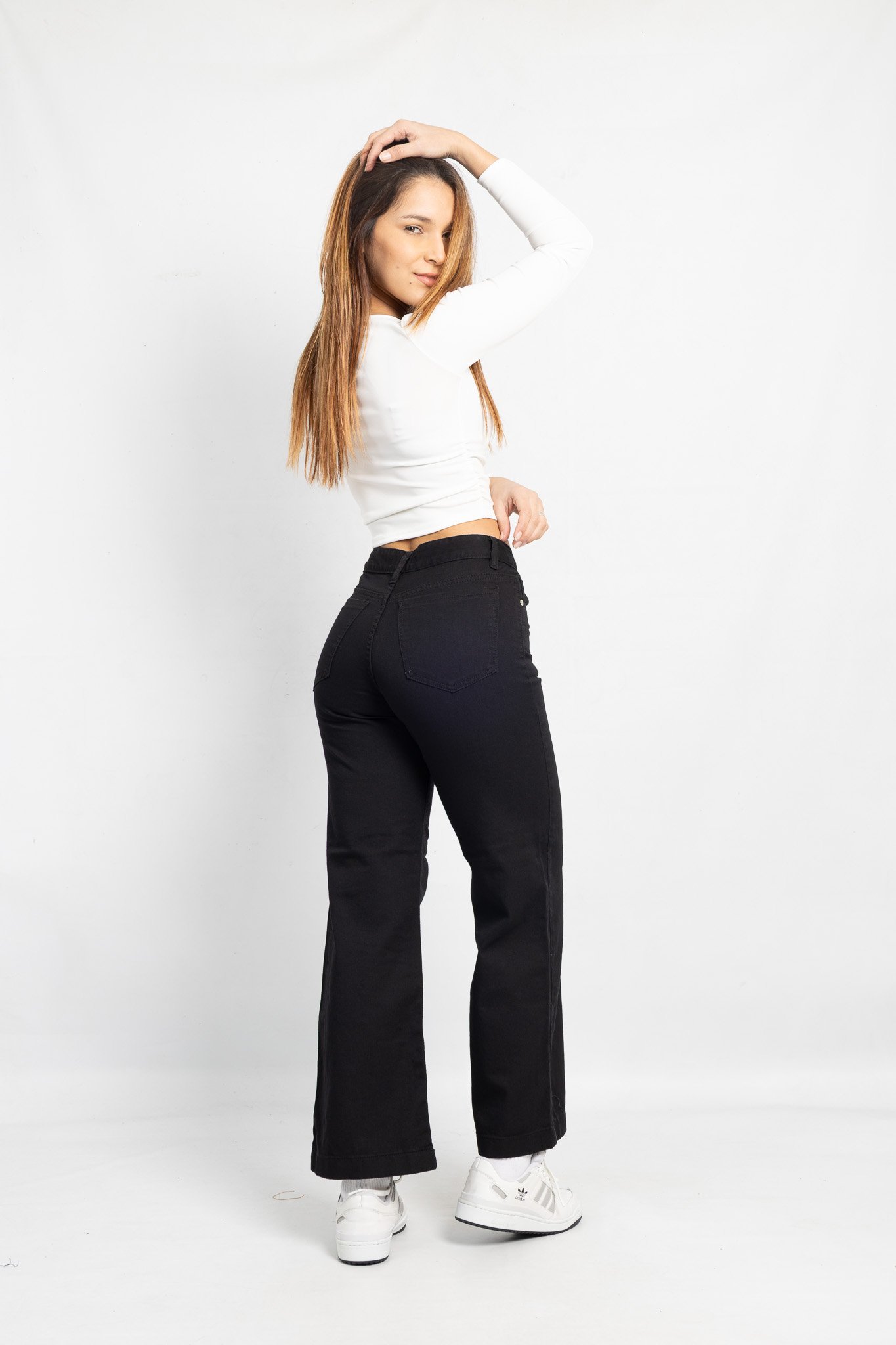 Art. 792 | Wide Leg Negro Clásico Tiro Alto Rigido Talles 36 al 46 Versus