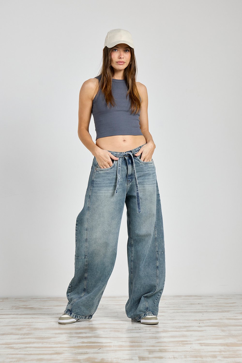 ART. 414 | BAGGY AZUL RIGIDO MATIZADO CON RECORTE Y CINTO TALLES DEL 38 AL 46 CENITHO