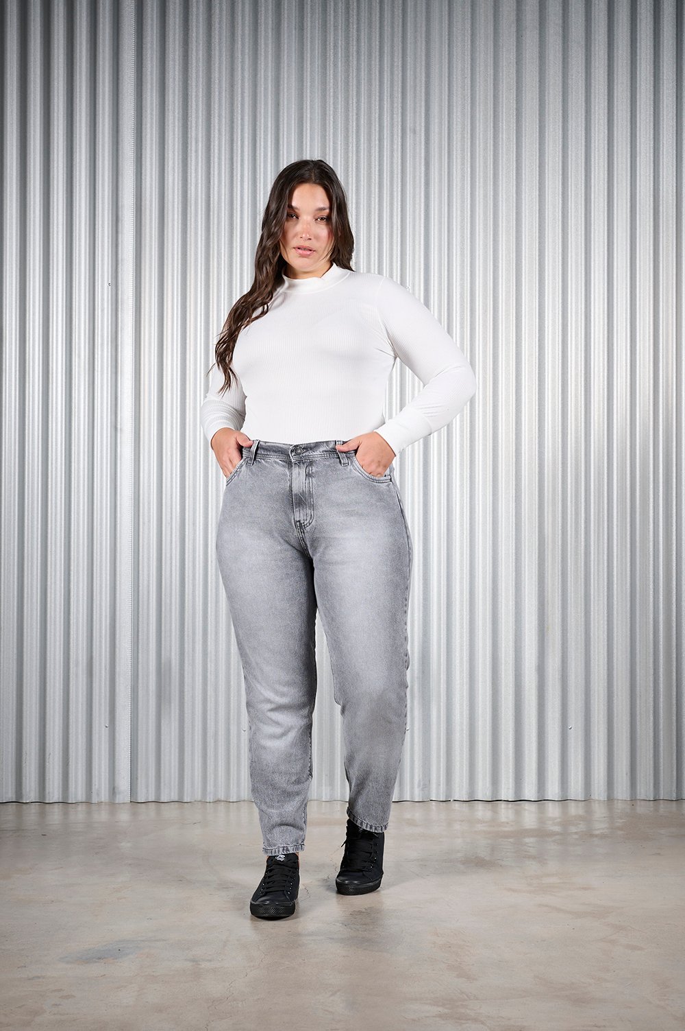 ART. 846 | MOM GRIS CLÁSICO TIRO ALTO RIGIDO PLUS SIZE CENITHO