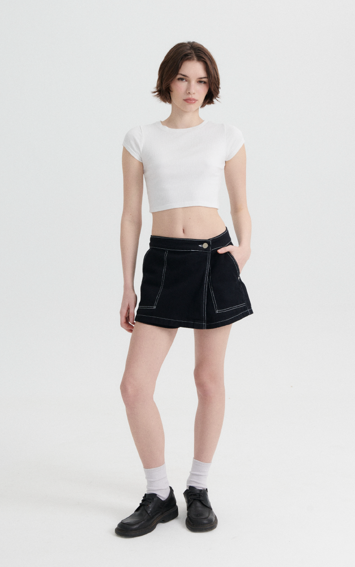 0360 | SKORT NEGRO RIGIDO TIRO ALTO TALLES DEL 36 AL 46 INQUIETA