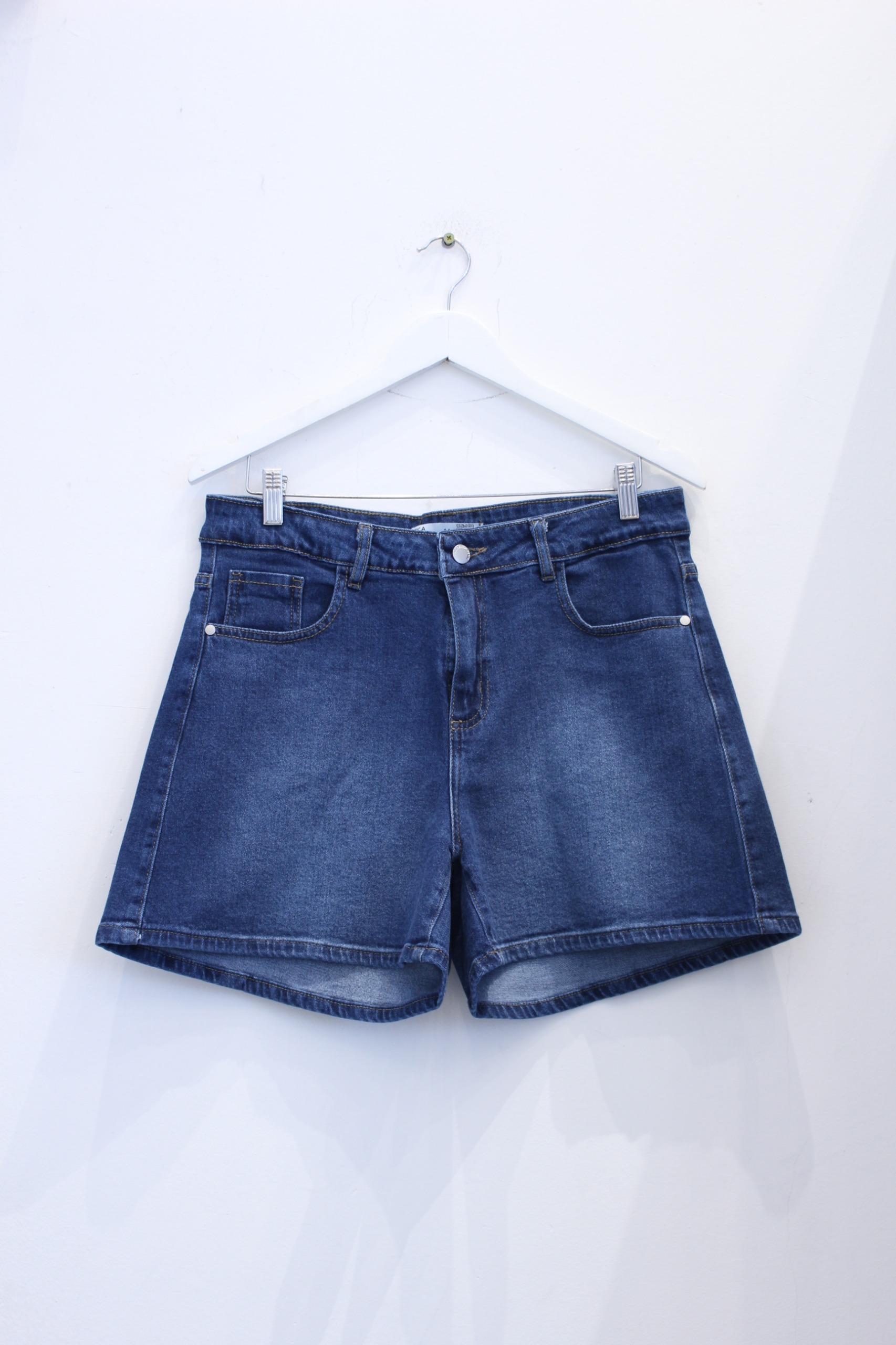 AFRICA | SHORT DE JEAN AZUL LOCALIZADO SEMI ELASTIZADO TIRO ALTO TALLES 44 AL 60 DEKA