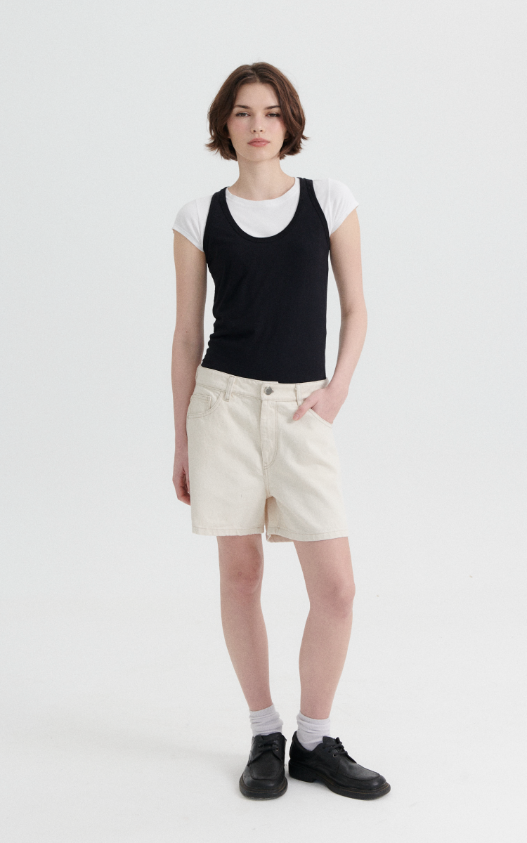 0382 | SHORT MOM CASCARILLA TIRO MEDIO TALLES DEL 36 AL 40 INQUIETA