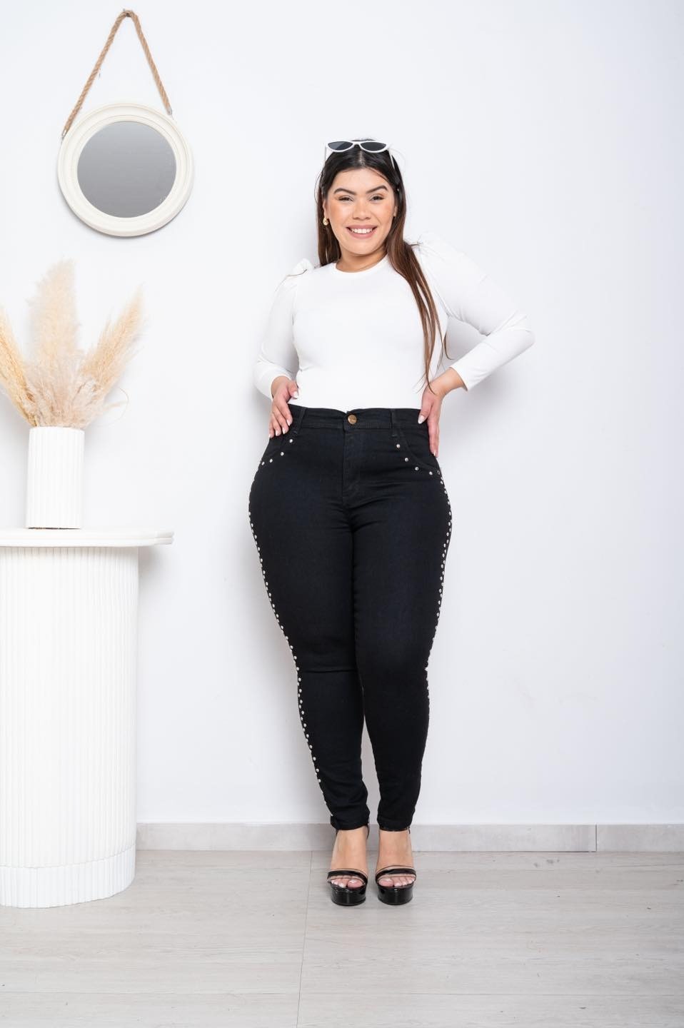 104 | CHUPIN NEGRO ELASTIZADO CON TACHAS TALLES 40 AL 60 STTEVIA