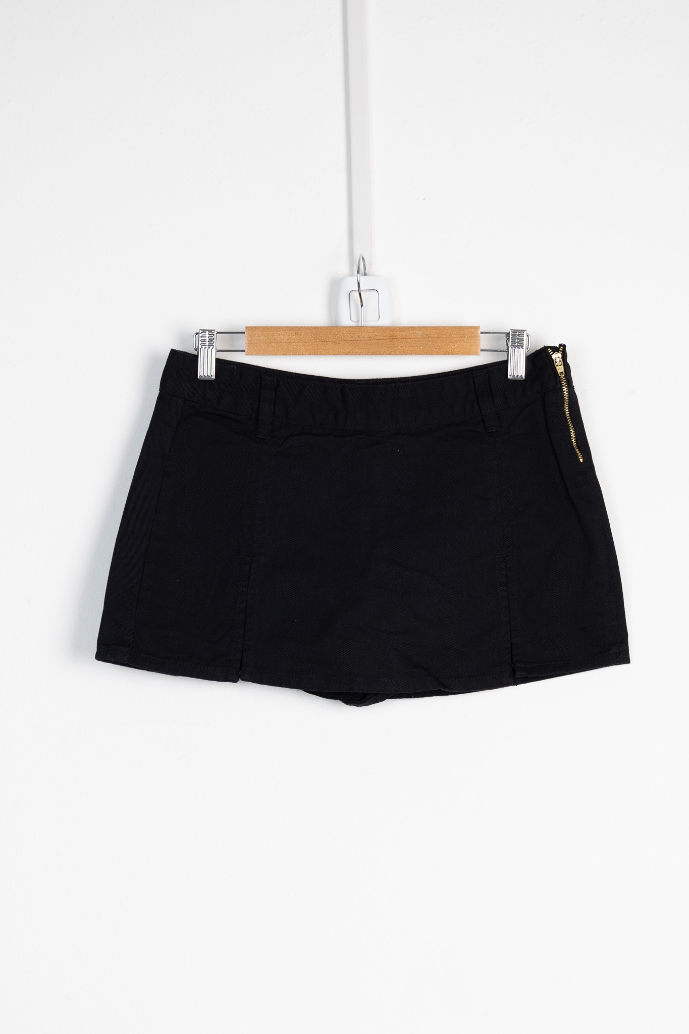 M-44 | MINI SHORT DOÑA LUPE BLACK RIGIDO TIRO MEDIO TALLES DEL 36 AL 44 ANDAR