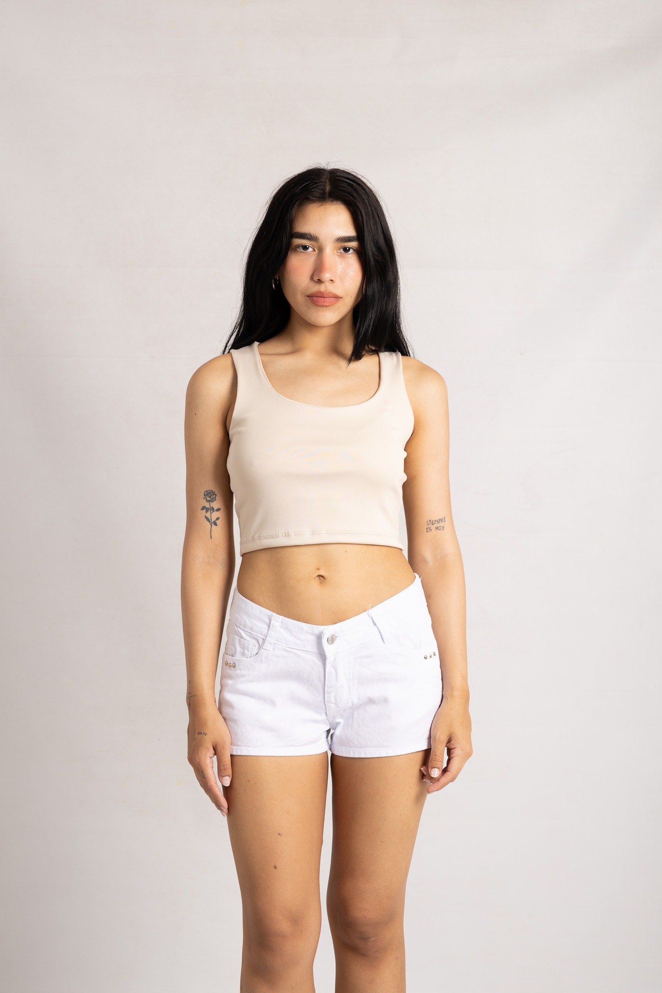 SH-125 | SHORT BLANCO RIGIDO CON TACHA TIRO BAJO TALLES DEL 36 AL 42 VERSUS