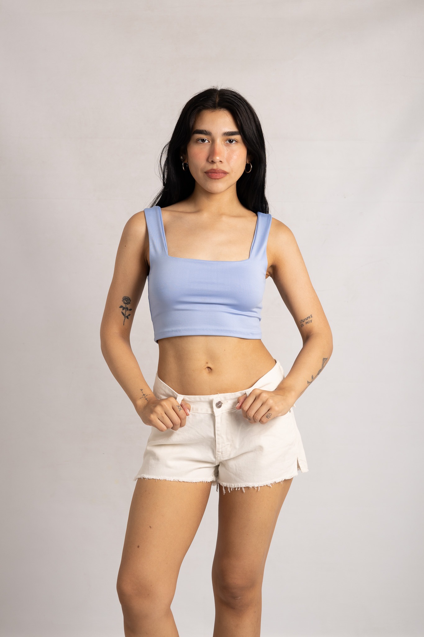 SH-128 | SHORT BEIGE DESFLECADO  CON TAPA TRASERA Y TAJO RIGIDO TIRO BAJO TALLES DEL 36 AL 44 ANDAR
