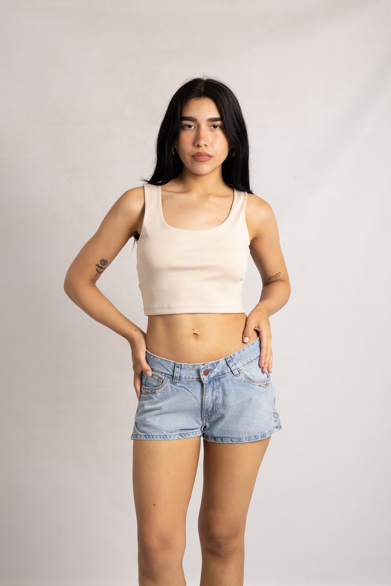 SH-126 | SHORT LATTE NEVADO CON TAJO RIGIDO TIRO BAJO TALLES DEL 36 AL 42 ANDAR