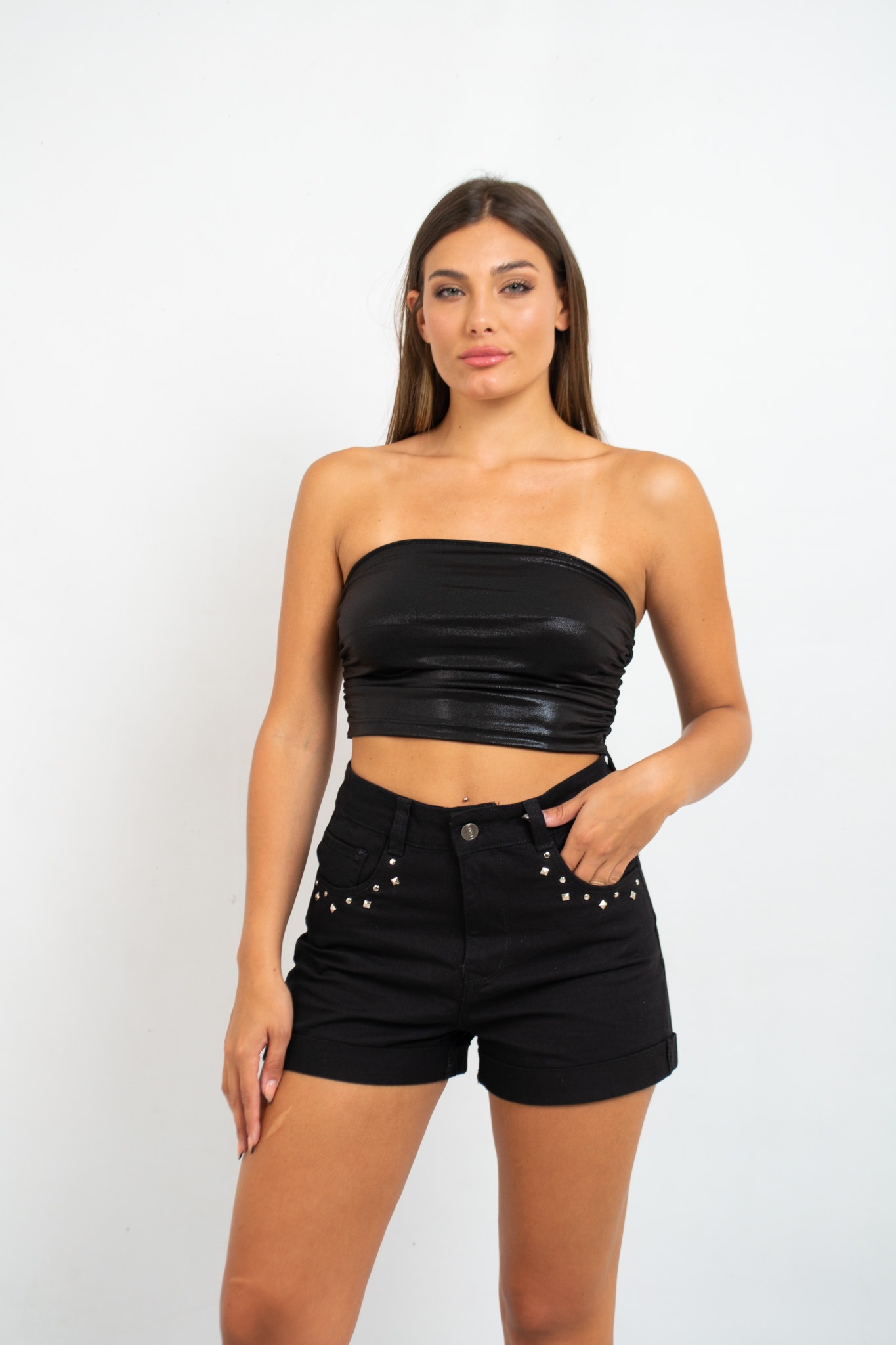 L-81 | SHORT NEGRO CLASICO BOTA DOBLADA TALLES DEL 36 AL 46 VERSUS