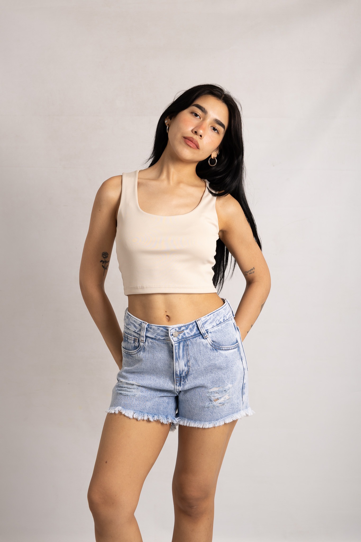 SH-131 | SHORT AZUL NEVADO RIGIDO CON ROTURA DESFLECADO TALLES DEL 36 AL 46 VERSUS