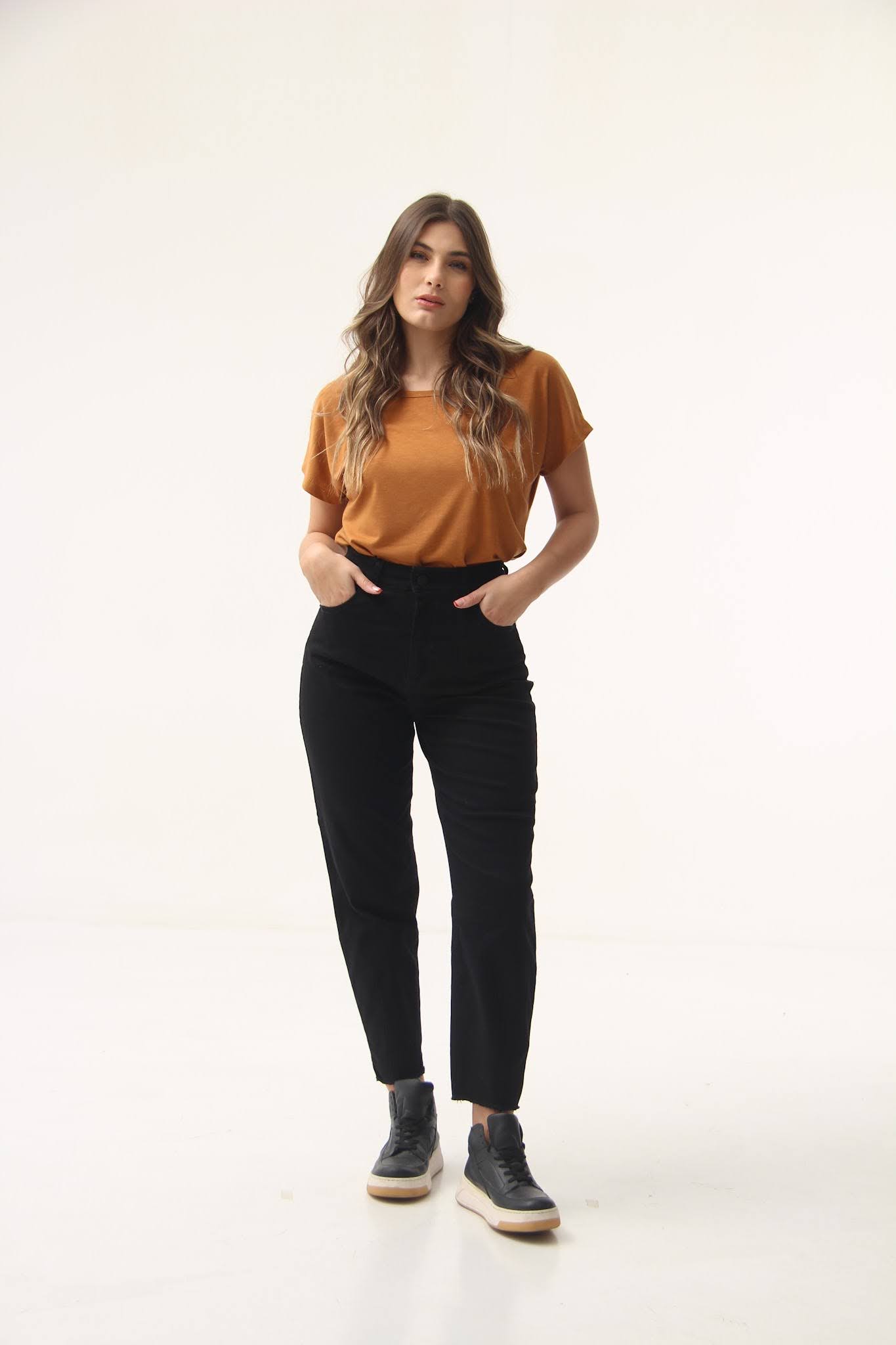 JEAN MOM TIBOR NEGRO SLOUCHY DE GABARDINA ELASTIZADA TALLES DEL 42 AL 54 TORINE