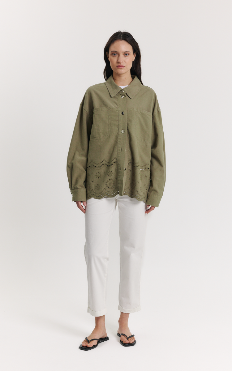 0056 Campera Broderie OVERSIZE DE GABARDINA VARIOS COLORES TALLE UNICO INQUIETA