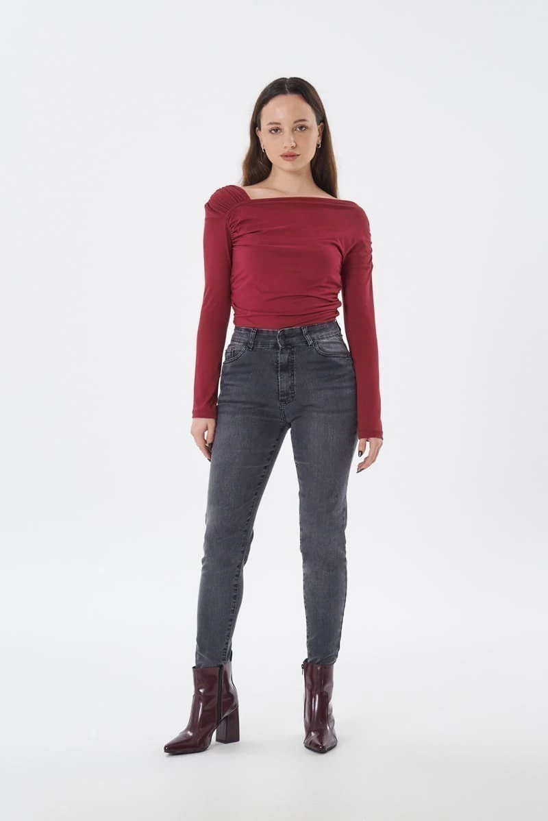 ACAY SKINNY GRIS OSCURO CLASICO ELASTIZADO TALLES 36 AL 46 STRIVEN