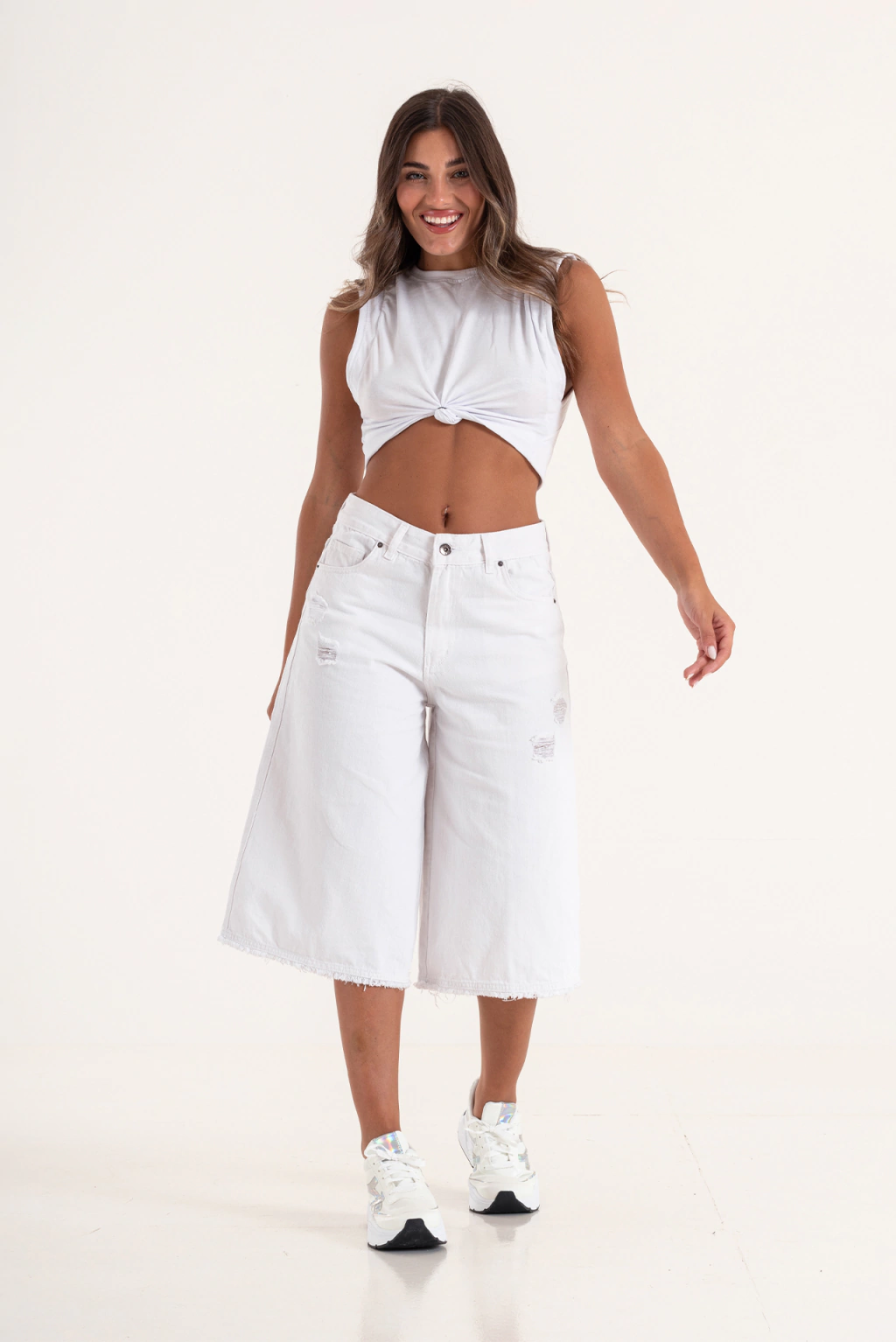 ART.3575 | BERMUDA BAGGY BLANCO DENIM RIGIDO DESFLECADO CON ROTURAS TIRO MEDIO TALLES DEL 36 AL 46 GORSI