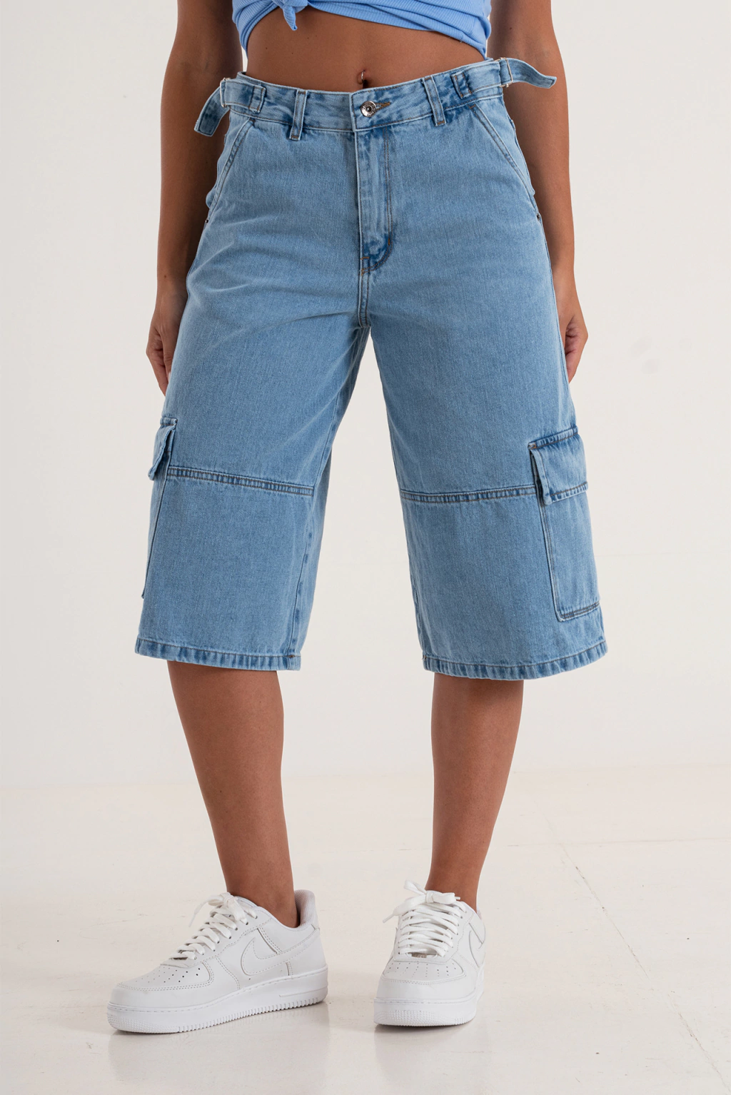 3545 - BERMUDA BAGGY CARGO JEAN CELESTE NEVADO CON HEBILLA TIRO MEDIO GORSI 36-46