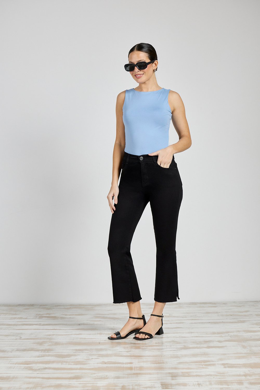 ART. 348 | CROP SEMI OXFORD NEGRO DEFLECADO C/ABERTURA EN BOTA ELASTIZADO TALLES 36 AL 46 CENITHO