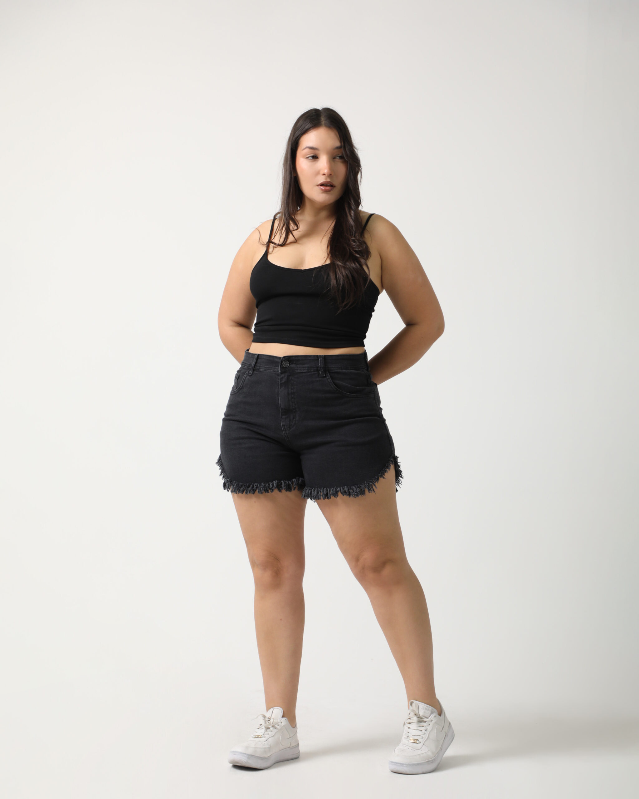 DARLA- SHORT DE JEAN NEGRO DESFLECADO ELASTIZADO SONNE 36-60