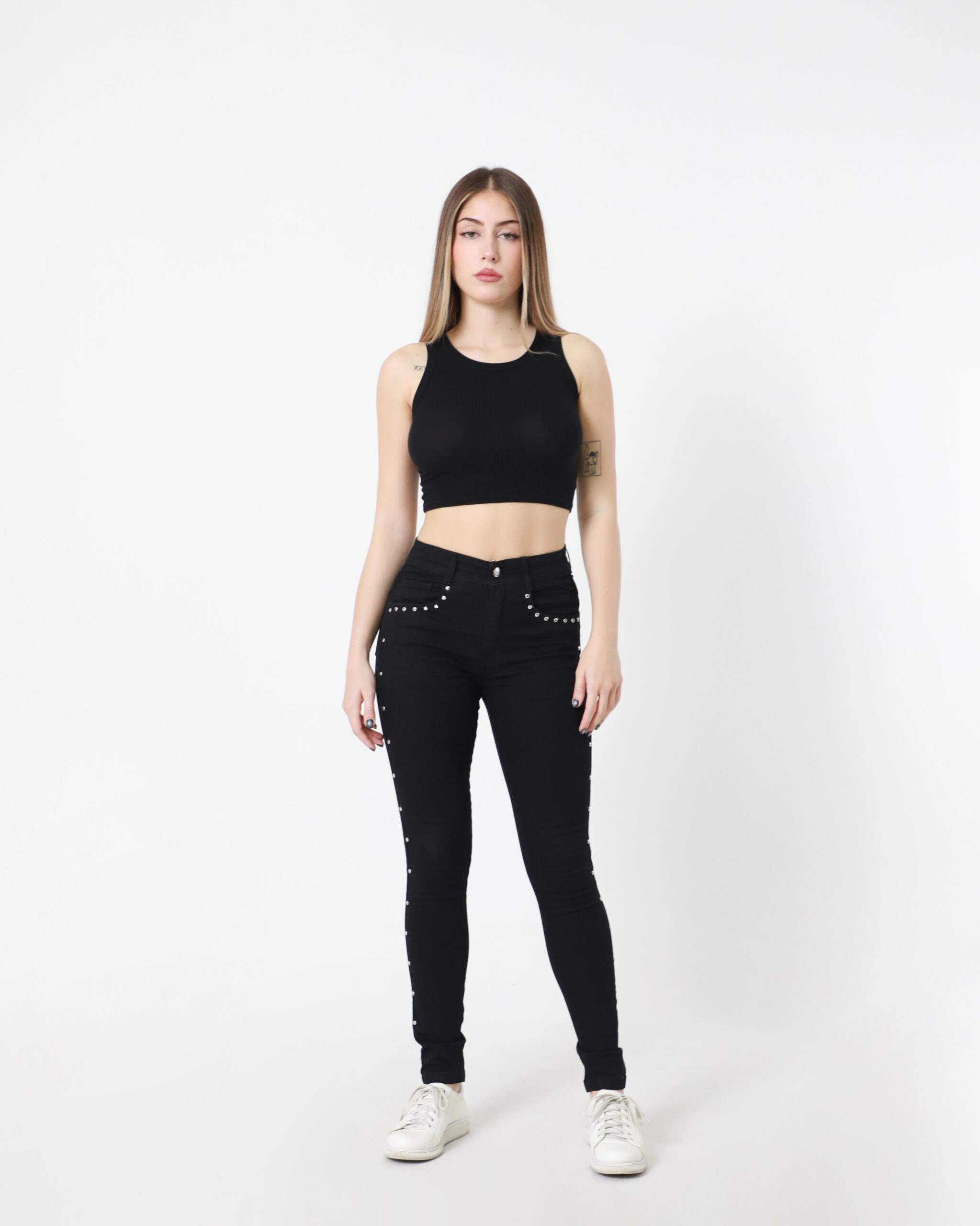 LONDON | SKINNY NEGRO ELASTIZADO TIRO ALTO CON TACHAS TALLES DEL 36 AL 40 SONNE