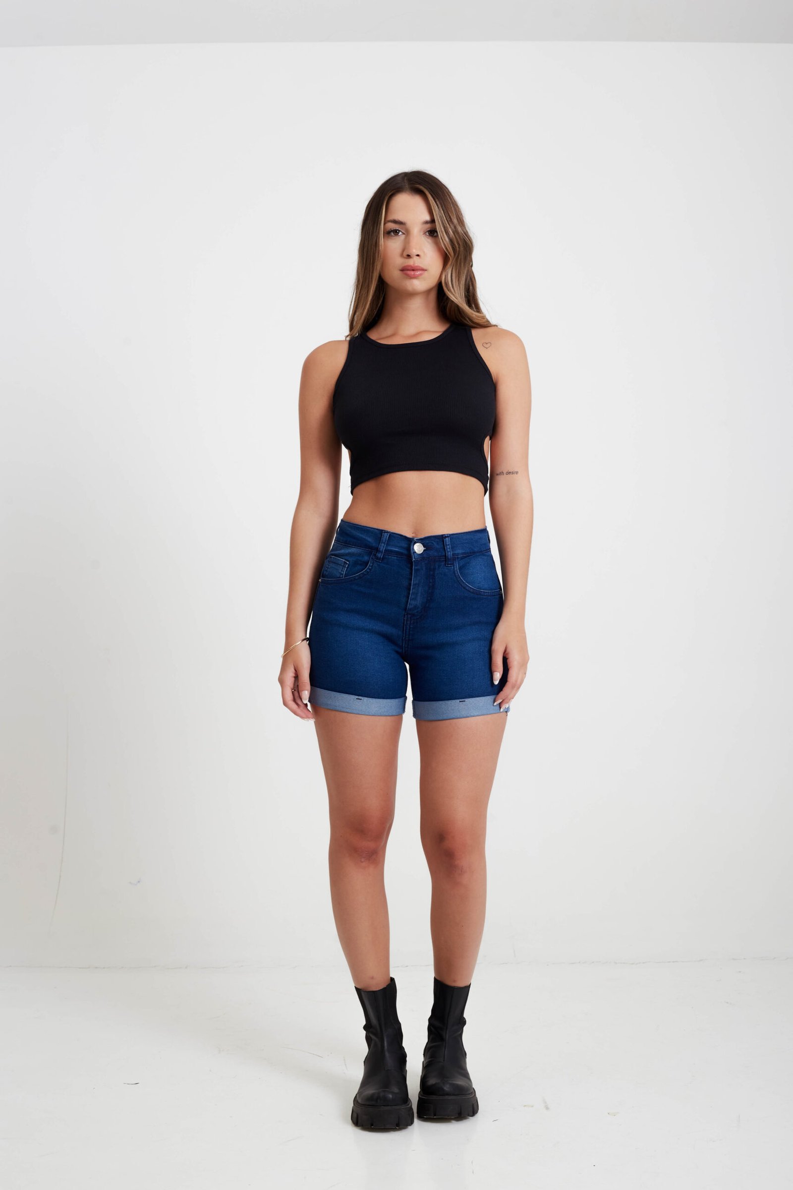 CARLY-SHORT DE JEAN CLASICO AZUL CON DOBLES TIRO ALTO ELASTIZADO 38-56 RUMAJU