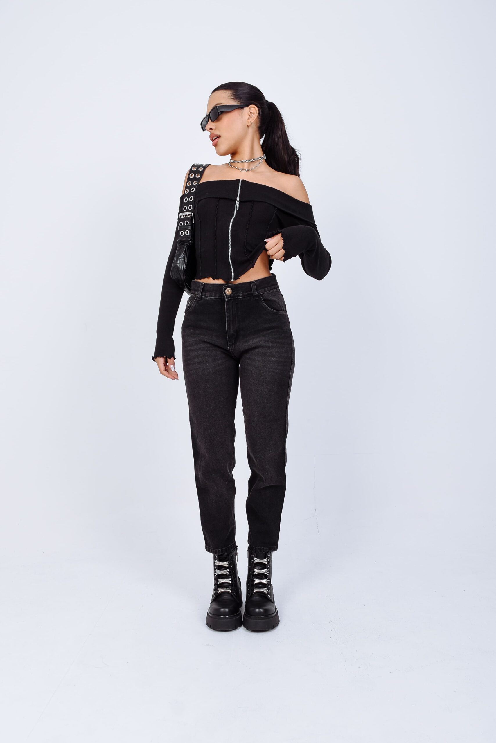 TYLA | MOM RIGIDO CLASICO NEGRO CON BIGOTES TIRO ALTO TALLES 42 AL 46 H-REINA