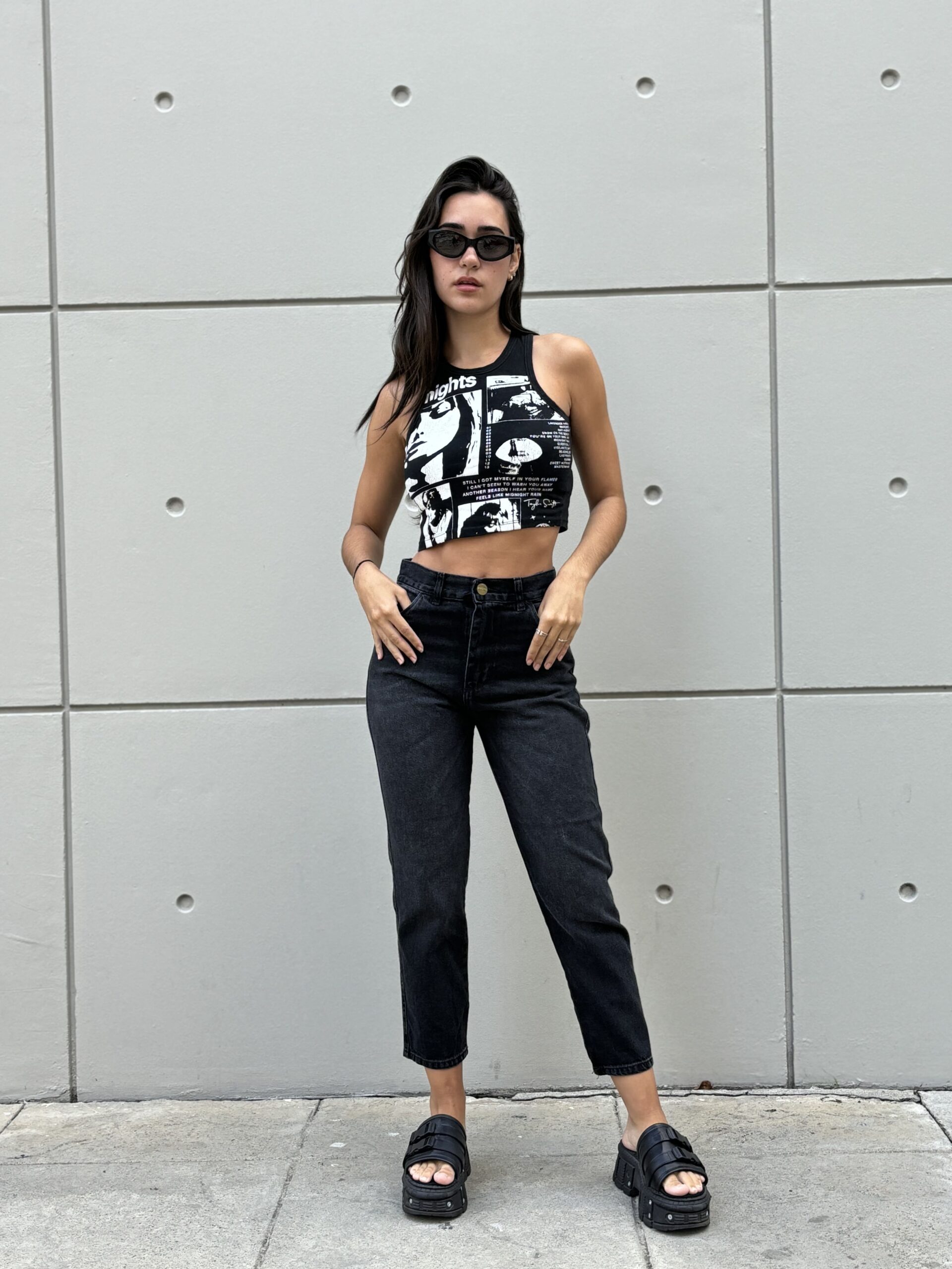 MOM KHALO BLACK CLASICO RIGIDO TIRO ALTO TALLES DEL 34 AL 46 H-REINA