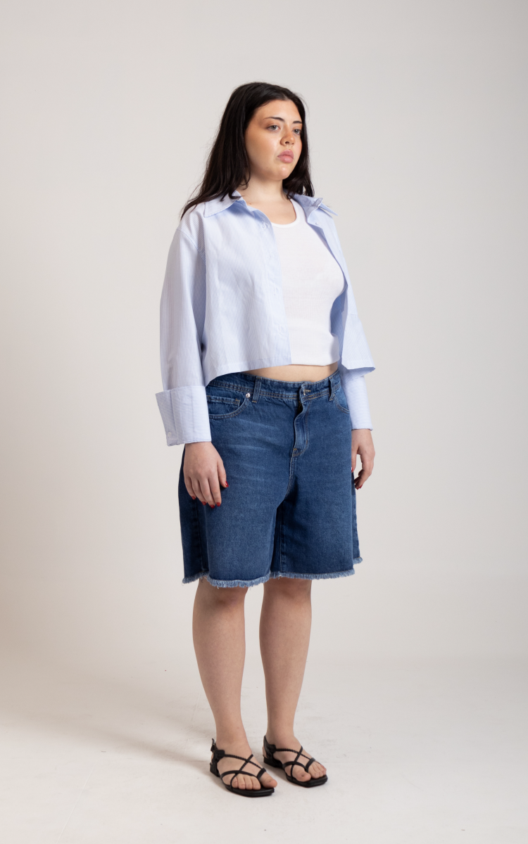 2335- JEAN SHORT TIRO MEDIO PLUS SIZE AZUL DESFLECADO RÍGIDO INQUIETA 44-54