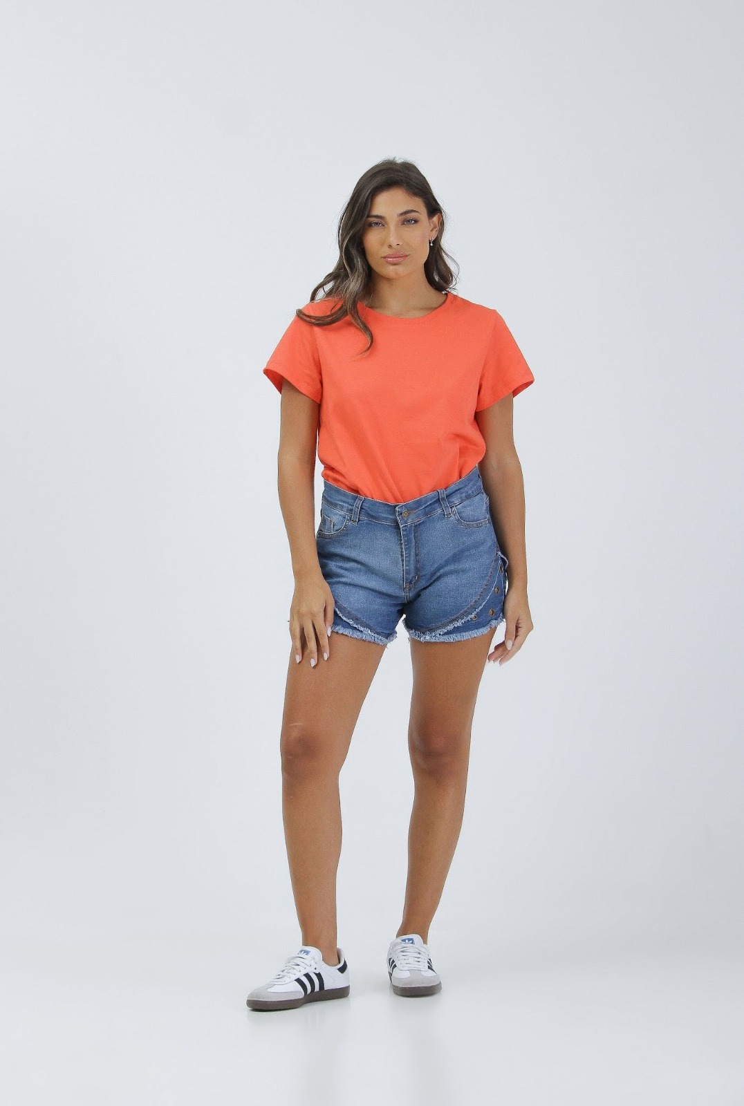 SAUCO- SHORT AZUL DE JEAN CON ARANDELAS Y DESFLECADO 38 A 48 TORINE