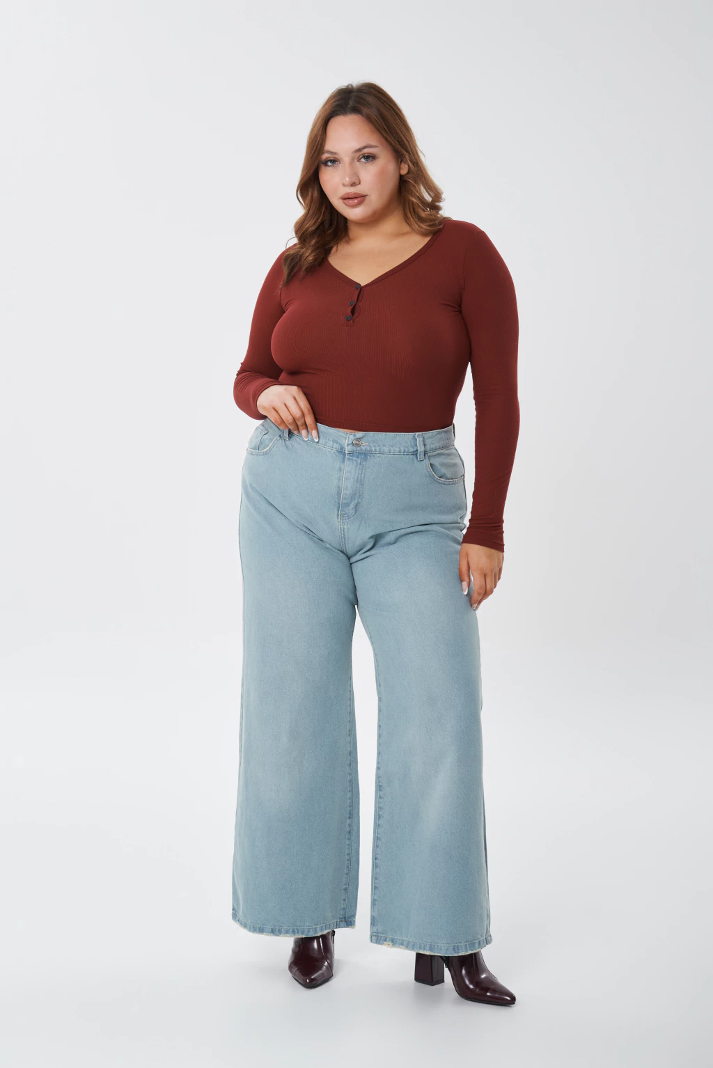 TRAFULCURVY WIDE LEG CELESTE DESGASTE EN BOTA TIRO ALTO TALLES 48 AL 60 STRIVEN