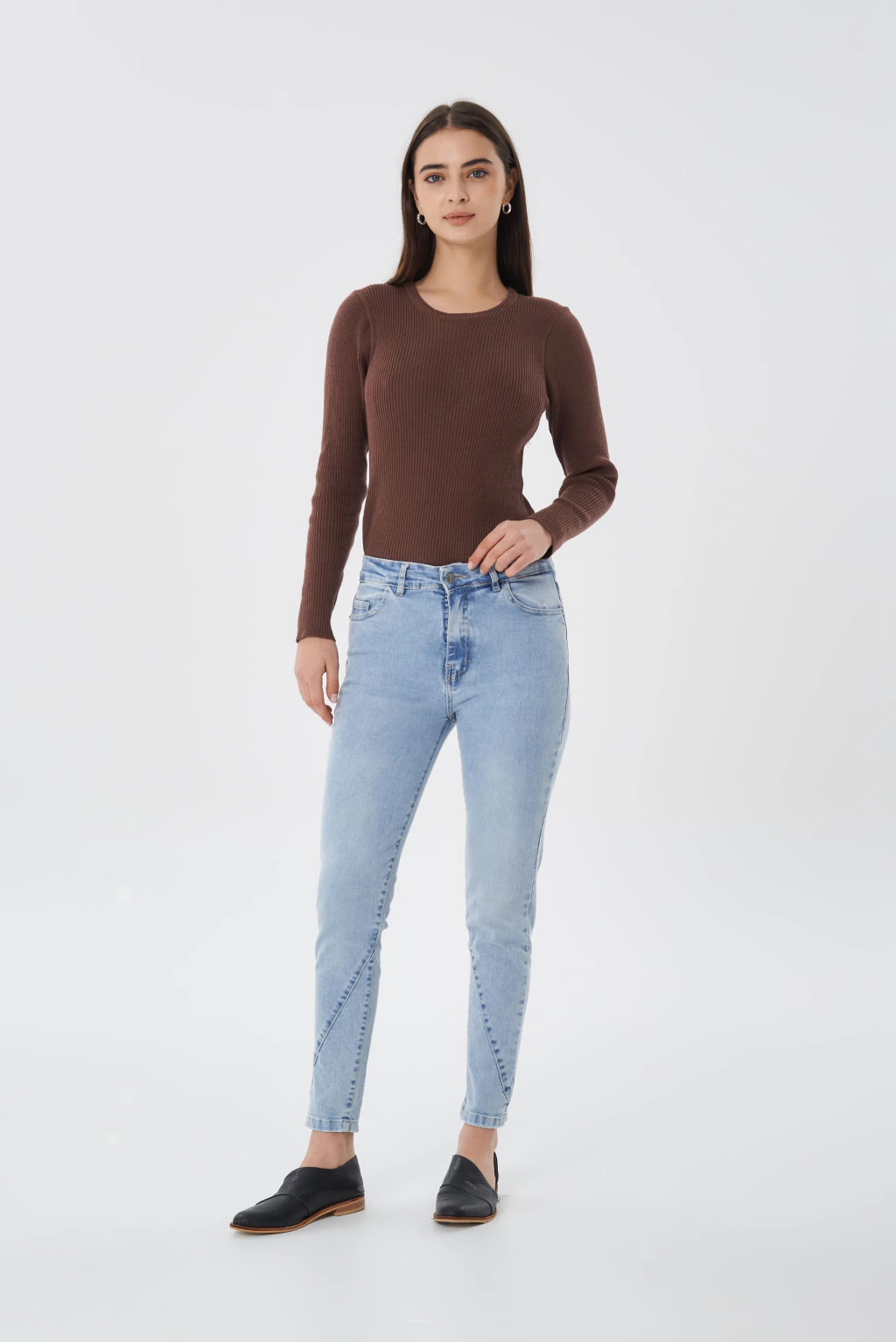LACAR SKINNY CELESTE TIRO ALTO CON RECORTE DIAGONAL TALLES 36 AL 46 STRIVEN