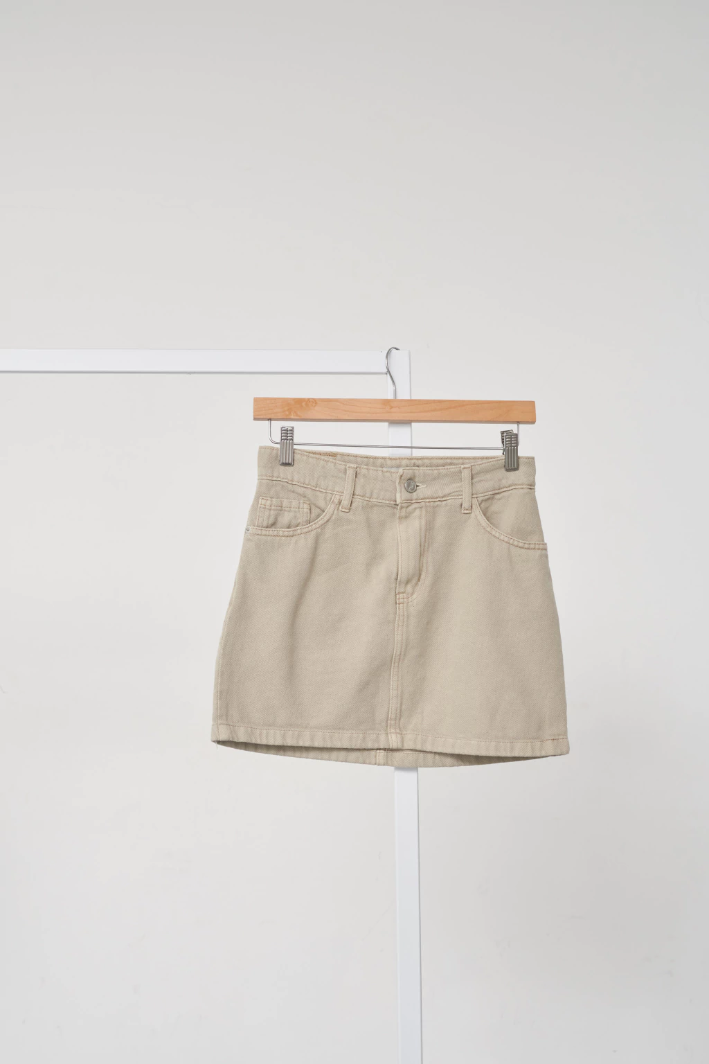 GOGO | POLLERA RIGIDA BEIGE TIRO ALTO TALLES 36 AL 46 STRIVEN
