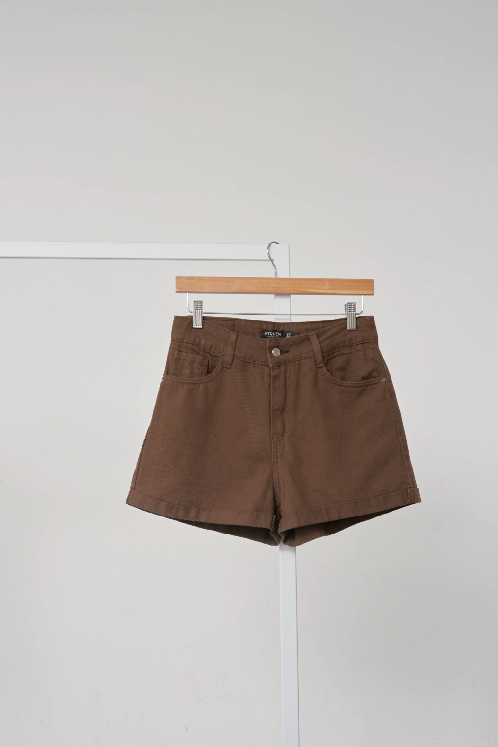 CARMELO | SHORT RIGIDO CHOCOLATE TIRO ALTO TALLES 36 AL 46 STRIVEN