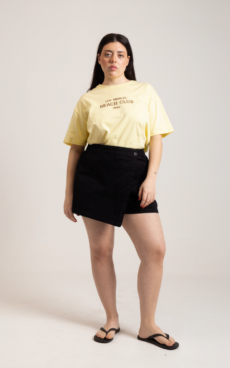 2333- SKORT PLUS SIZE TIRO ALTO NEGRO GABARDINA ELASTICO EN CINTURA 44-54 INQUIETA