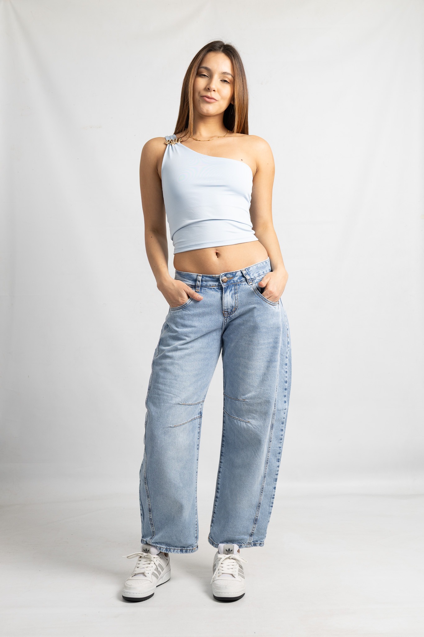Art. 851 | Baggy Barrel rigido Line celeste Nevado H/M tiro medio talles 34 al 44 andar