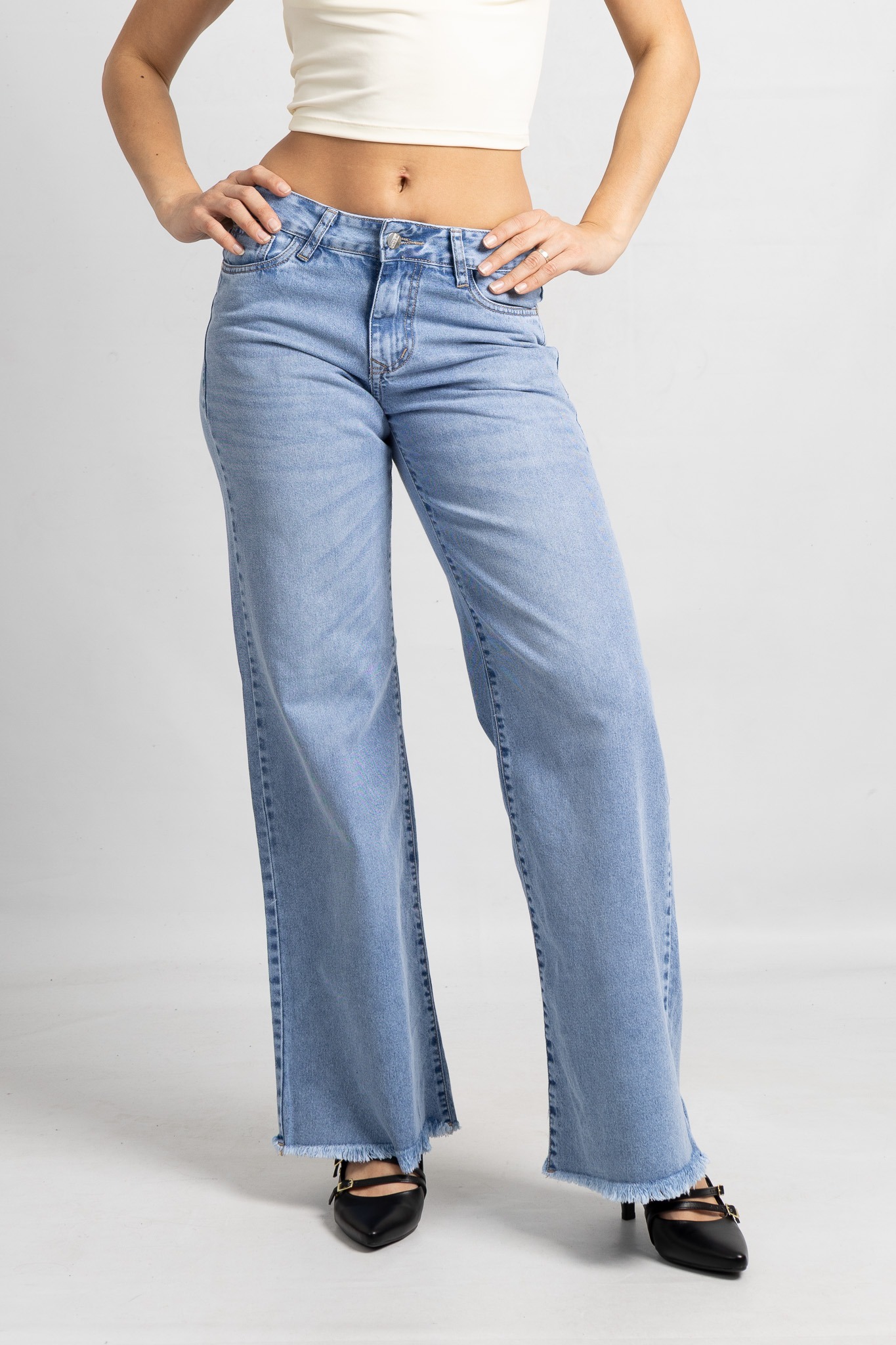 Art. 842 | Wide Leg Nevado claro Desflecado en bota rigido tiro medio talles 36 al 42 andar