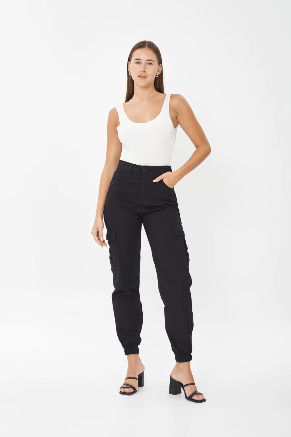 VELVET JOGGER NEGRO RIGIDO CON PUÑO TIRO ALTO TALLES 40 AL 46 STRIVEN