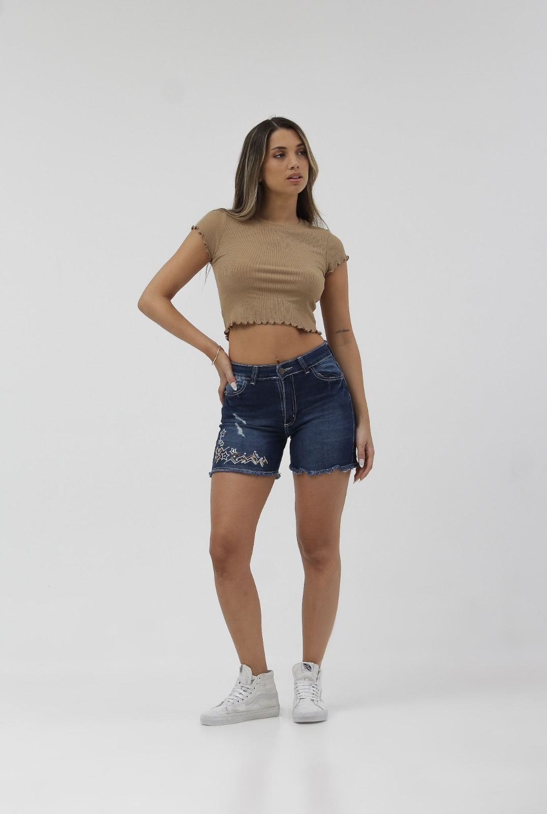 ART LOTO- SHORT AZUL DE JEAN CON BORDADO Y ROTURAS 36-44 TORINE