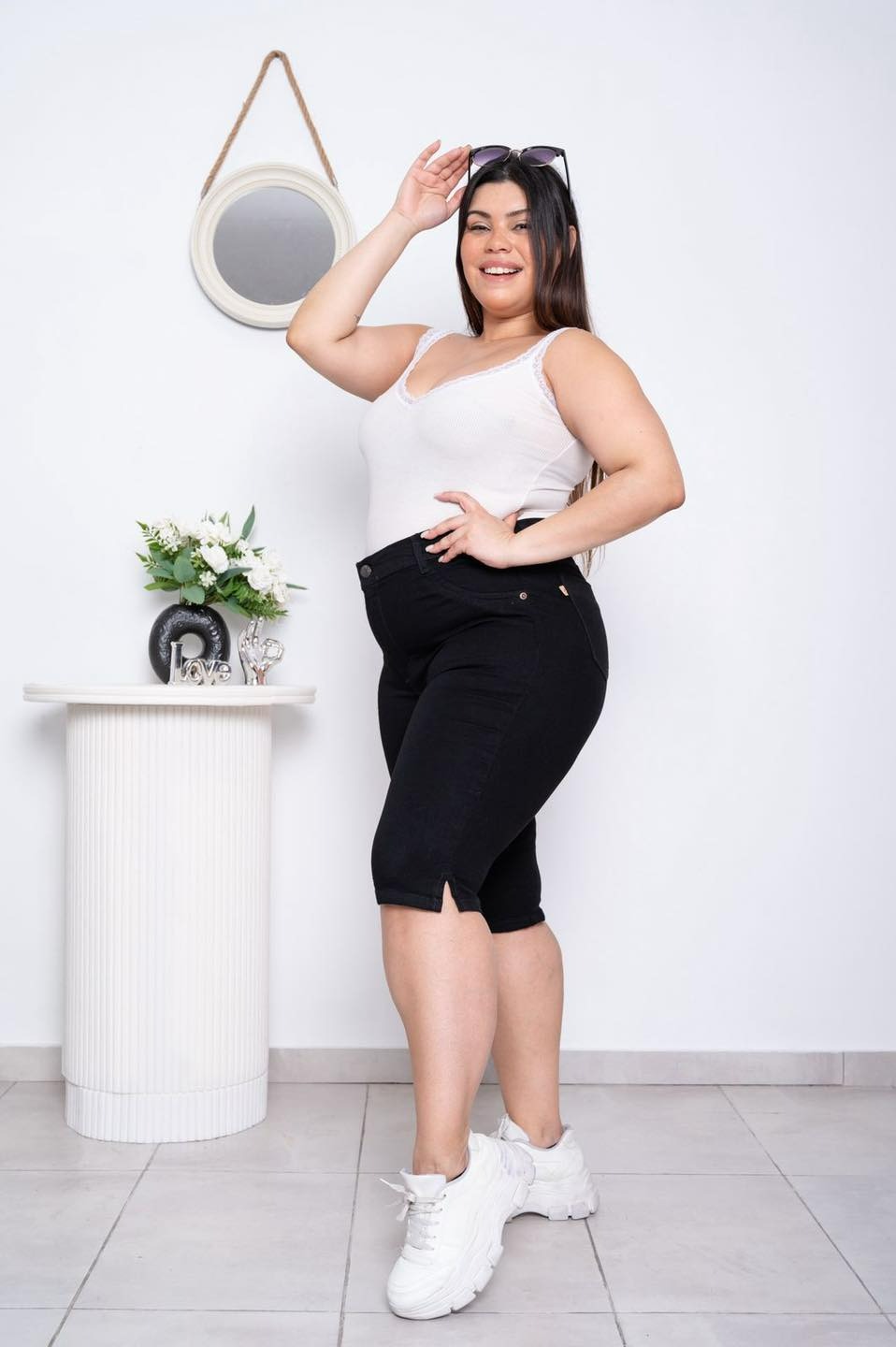 10101 | BERMUDA JEAN NEGRO ELASTIZADA CON ABERTURA TIRO ALTO TALLES 42 AL 60 STTEVIA