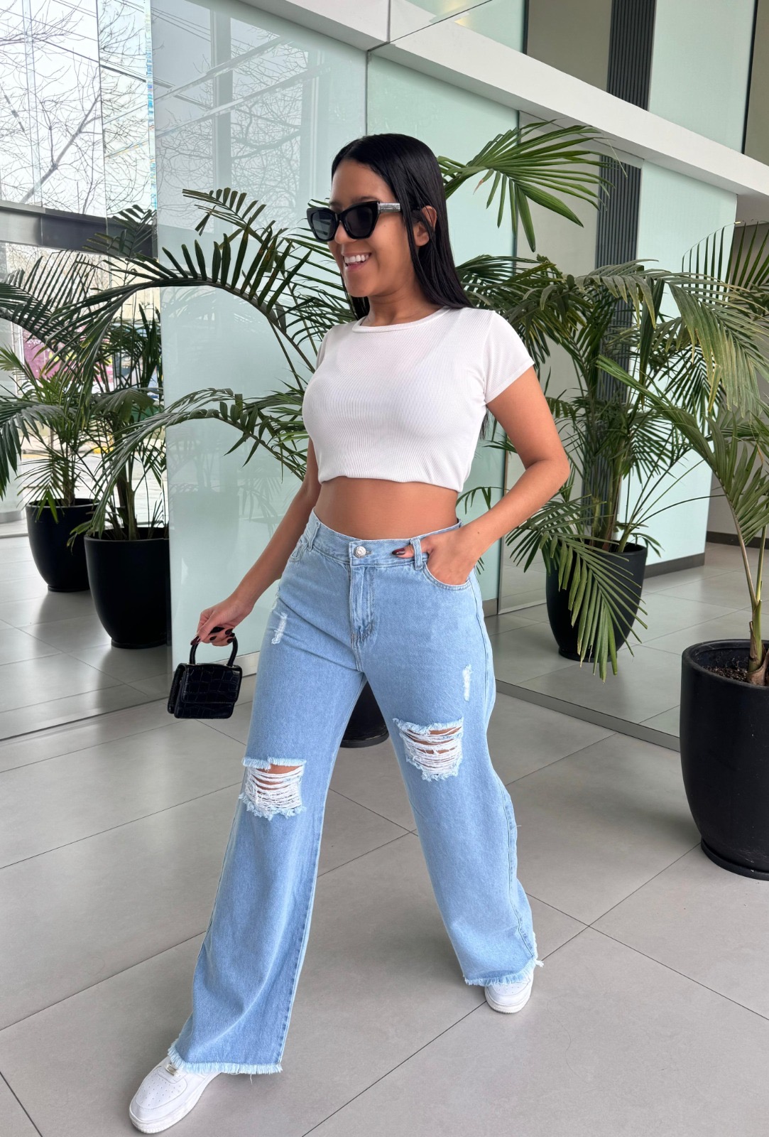 URBAN  I WIDE LEG CELESTE RIGIDO CON ROTURAS Y DESFLECADO EN BOTA TIRO ALTO TALLES 36 AL 54 ANA CLARA