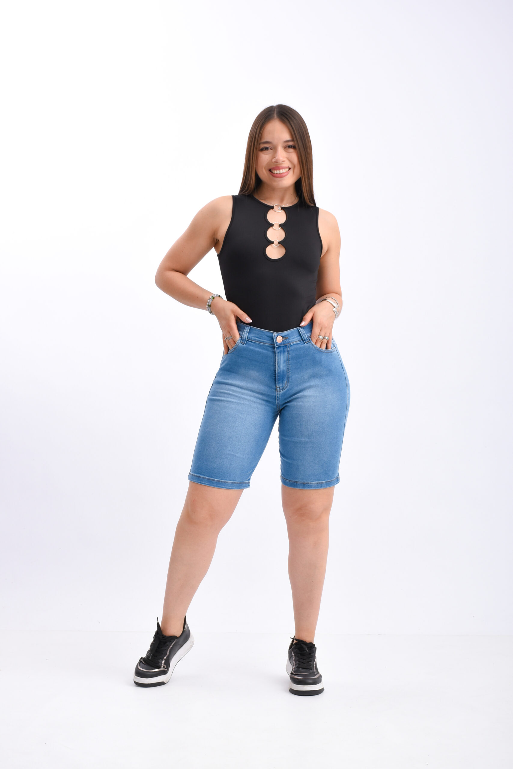 AROA | BERMUDA CLASICA LOCALIZADO CELESTE ELASTIZADA TIRO ALTO TALLES 40 AL 48 RUMAJU