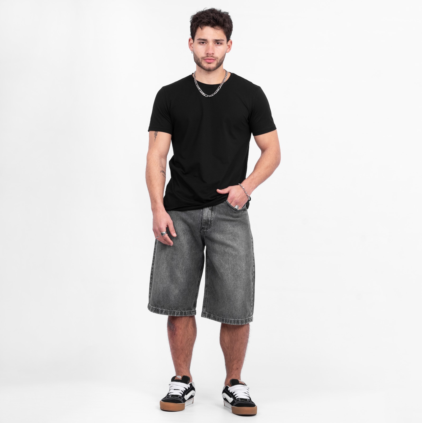 ERASMO | BERMUDA BAGGY GRIS OSCURO RIGIDO CON BALSILLO TRASERO PROFUNDO TALLES 38 AL 48 VOLSANO