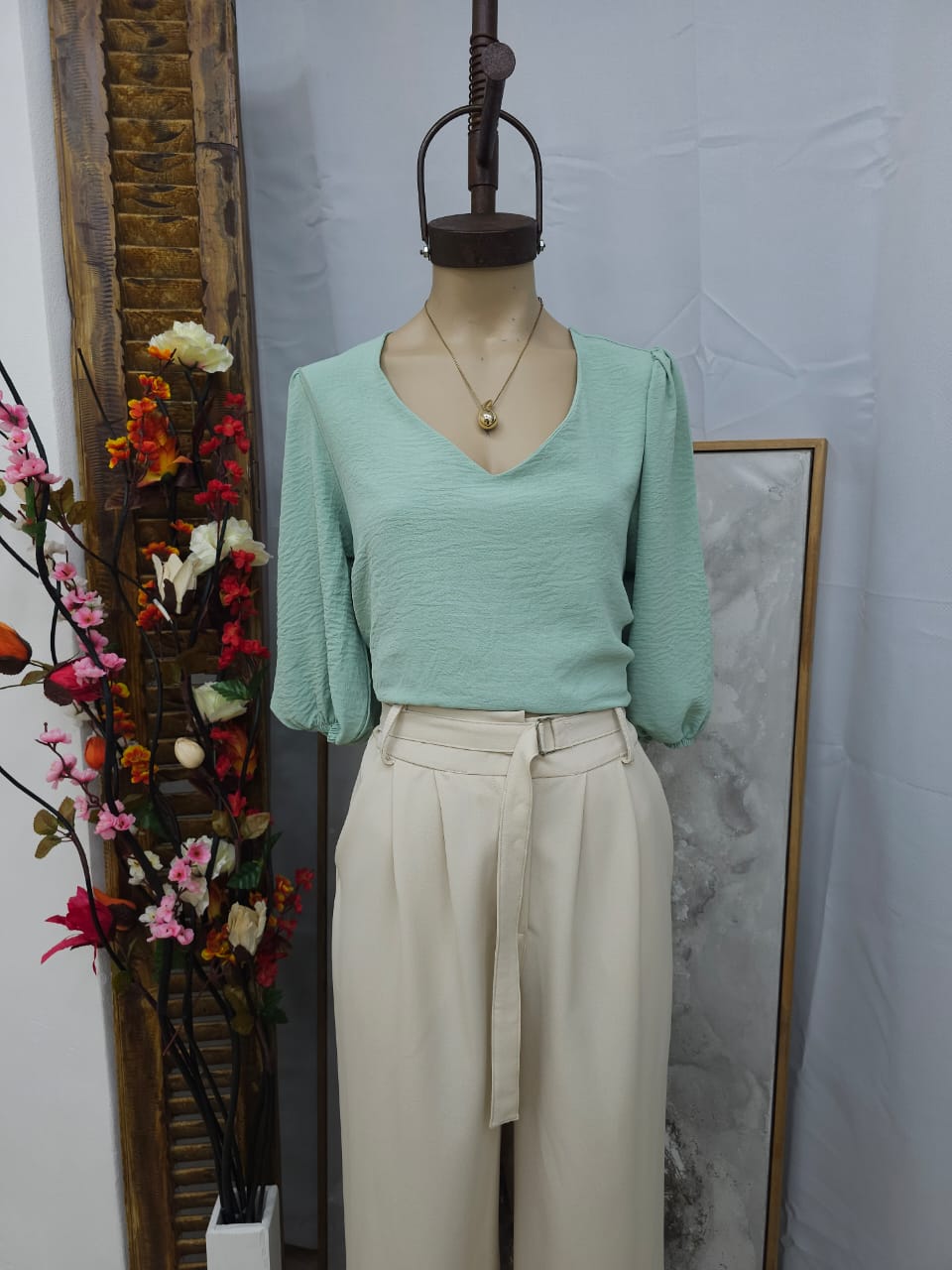 1020 BLUSA CON ABIERTO EN ESPALDA ESCOTE V MANGA 3/4 VARIOS COLORES TALLES M AL XL