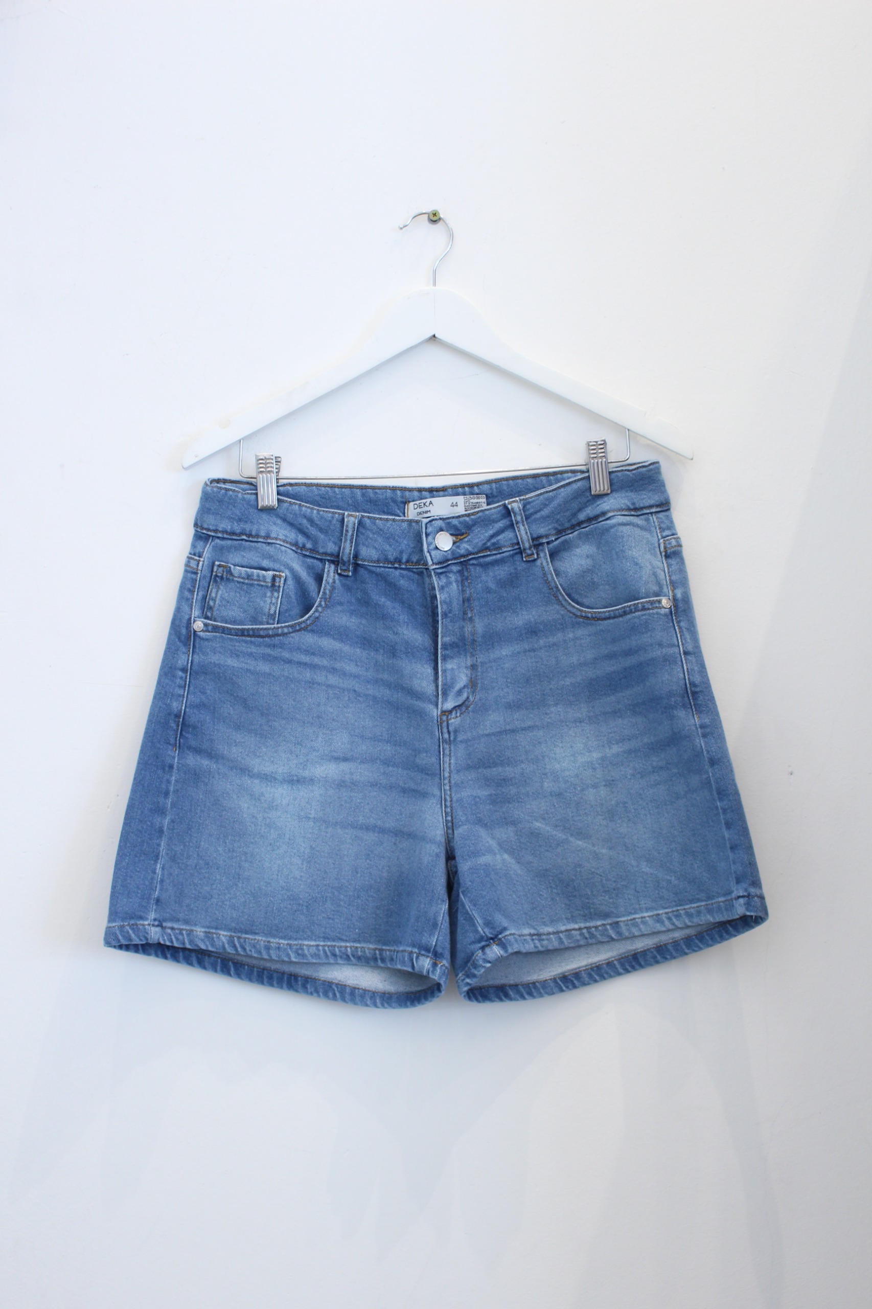 OTTAWA / SHORT CELESTE ELASTIZADO CON BIGOTES RUEDO CLASICO TIRO ALTO TALLES 44 AL 60 DEKA