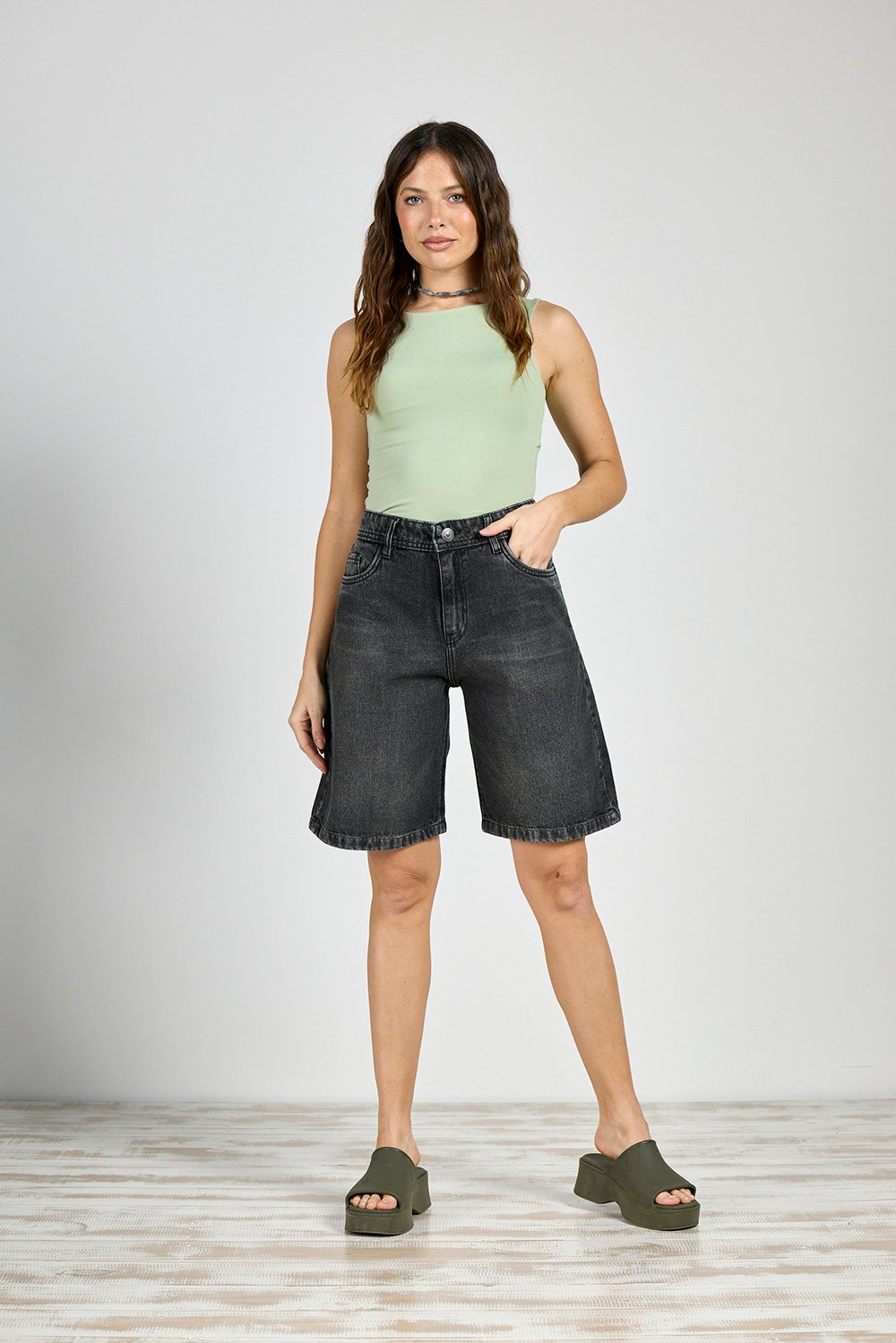 ART. M-583 | BERMUDA BAGGY RÍGIDO NEGRO HUMO CLÁSICO TIRO ALTO TALLES 46 AL 54 CENITHO JEANS